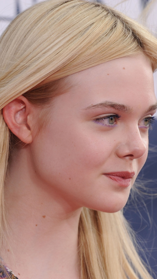 Download mobile wallpaper American, Celebrity, Actress, Elle Fanning for free.