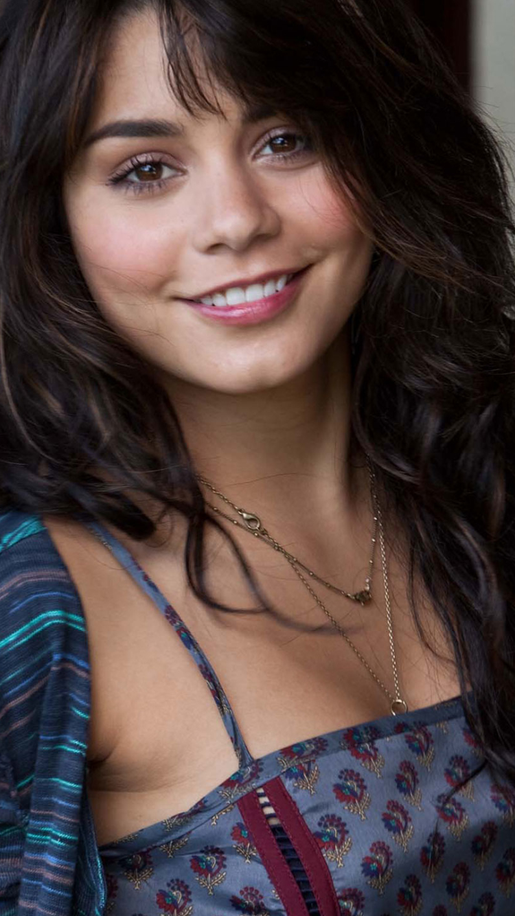 Descarga gratuita de fondo de pantalla para móvil de Celebridades, Vanessa Hudgens.