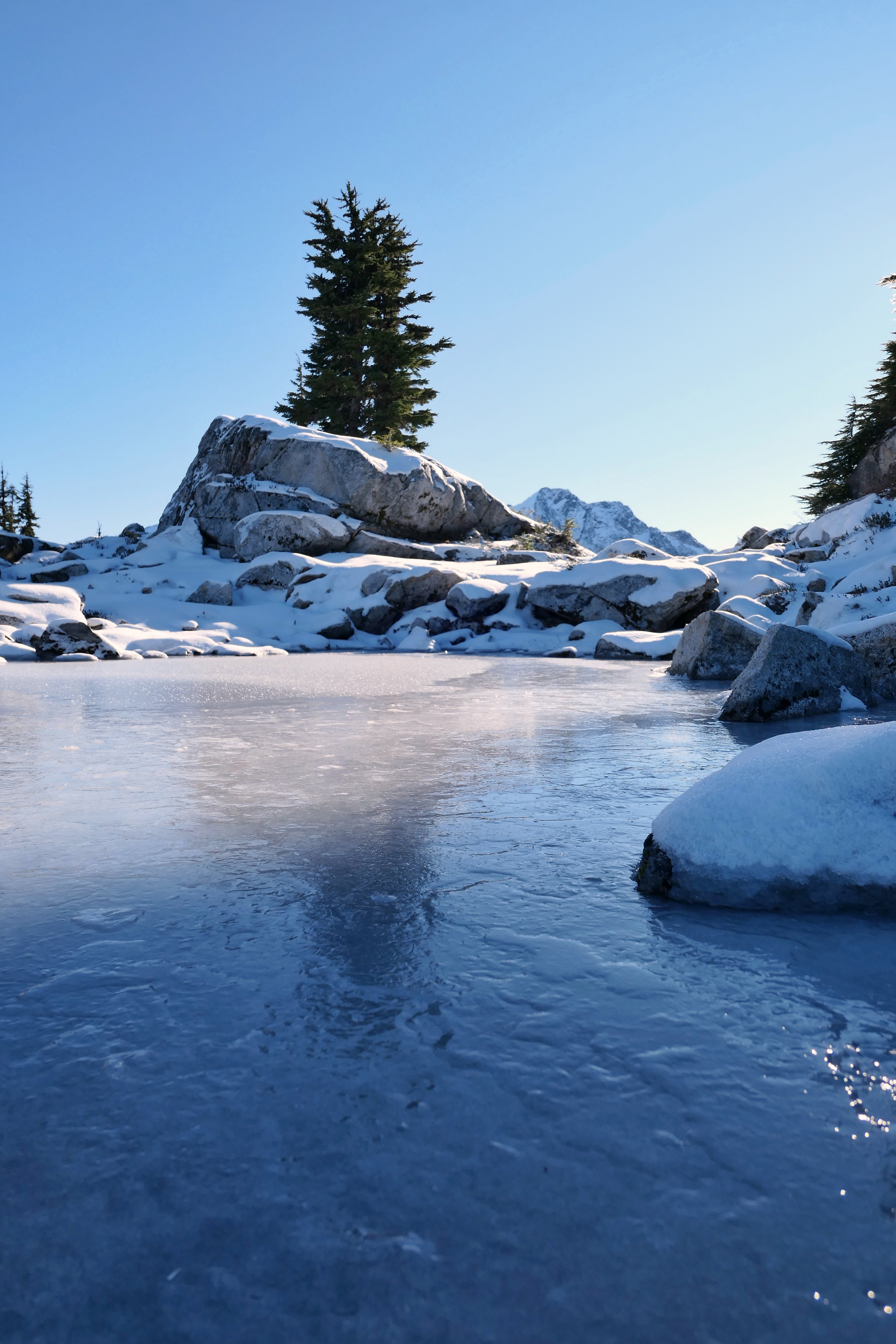 Laden Sie das Natur, Felsen, Rock, See, Holz, Baum, Schnee, Winter-Bild kostenlos auf Ihren PC-Desktop herunter