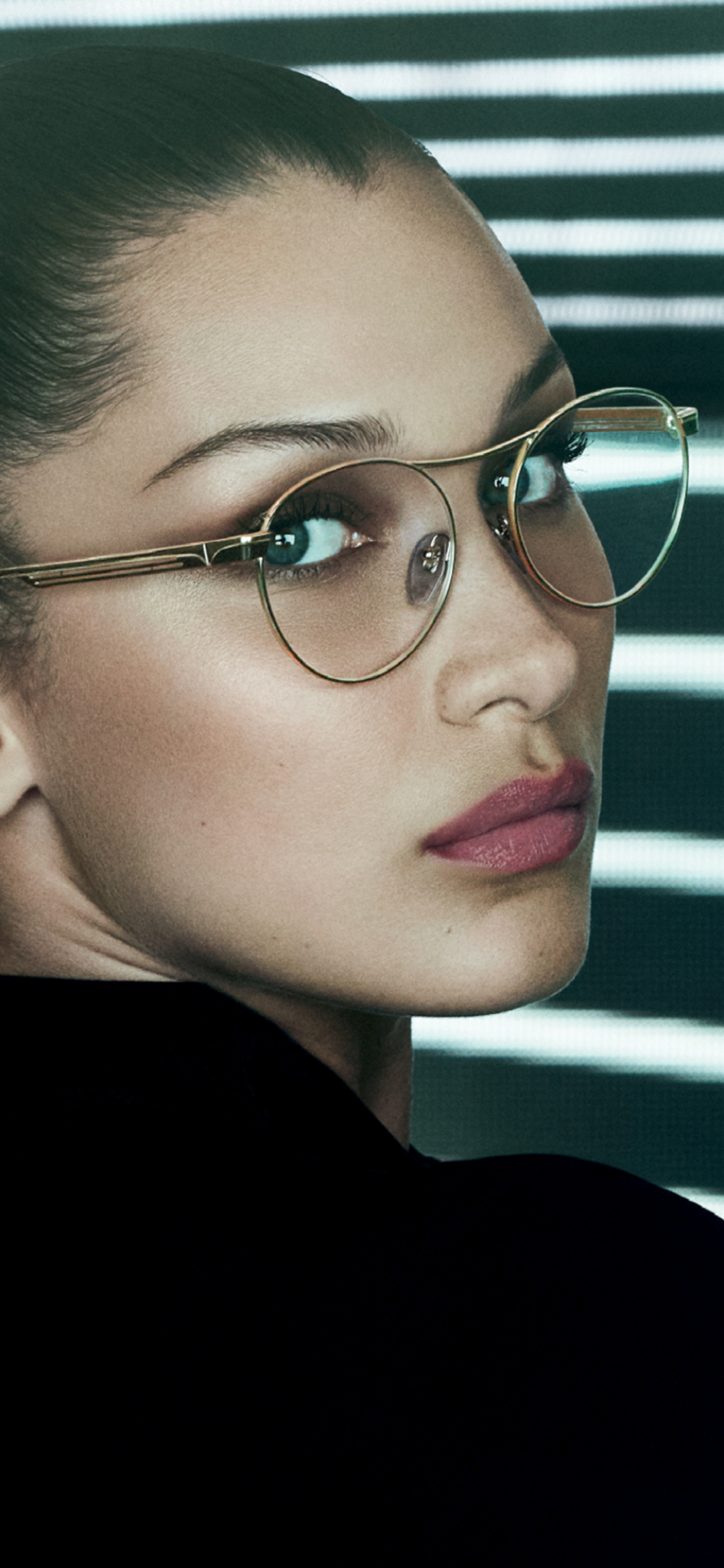 Handy-Wallpaper Brille, Brünette, Modell, Blaue Augen, Amerikanisch, Berühmtheiten, Lippenstift, Bella Hadid kostenlos herunterladen.