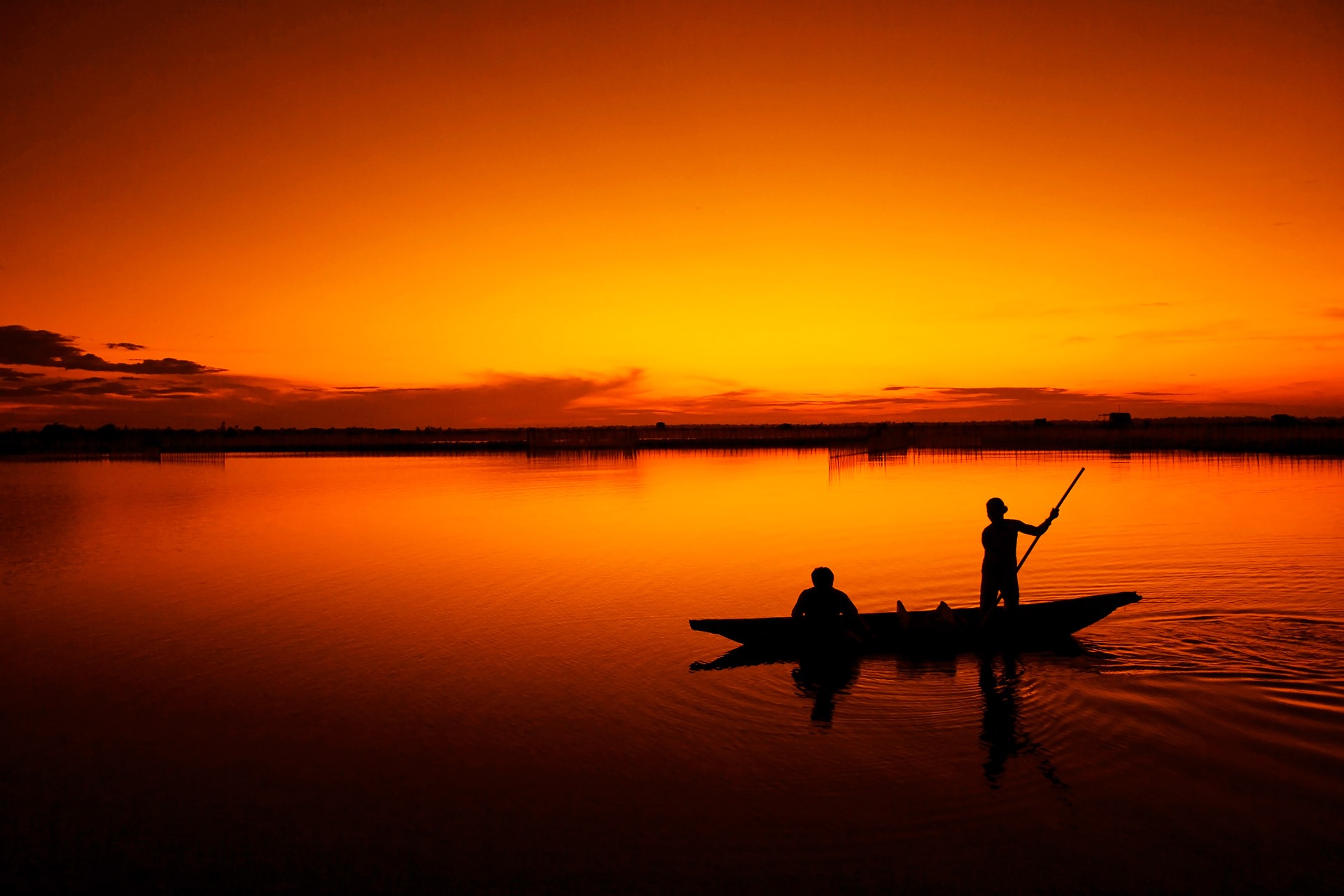 797502 завантажити шпалери рибалка, фотографія, човен, лагуна, помаранчевий колір), люди, захід сонця, в'єтнам - заставки і картинки безкоштовно