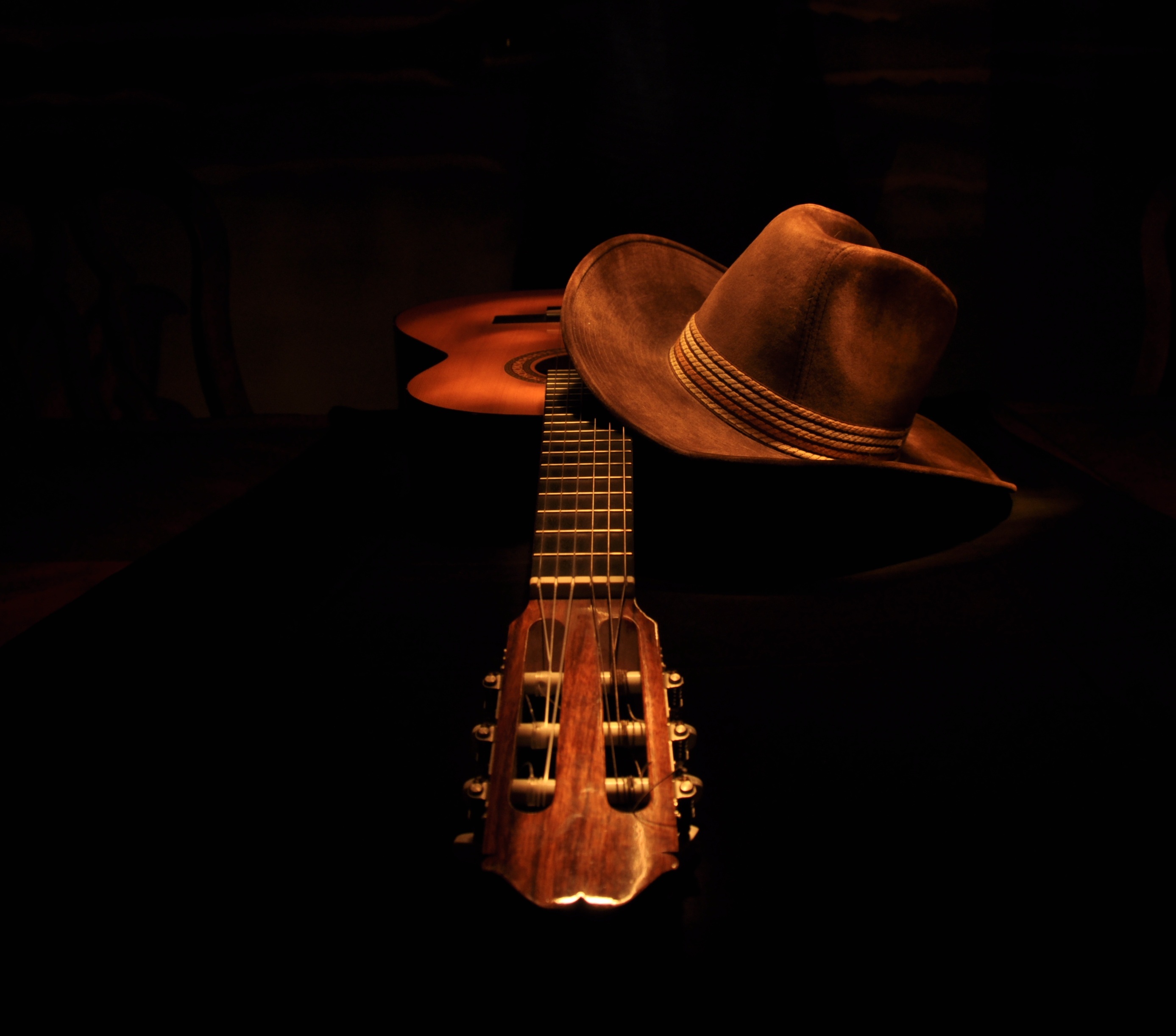Laden Sie das Gitarre, Hut, Fotografie, Stillleben, Instrument-Bild kostenlos auf Ihren PC-Desktop herunter