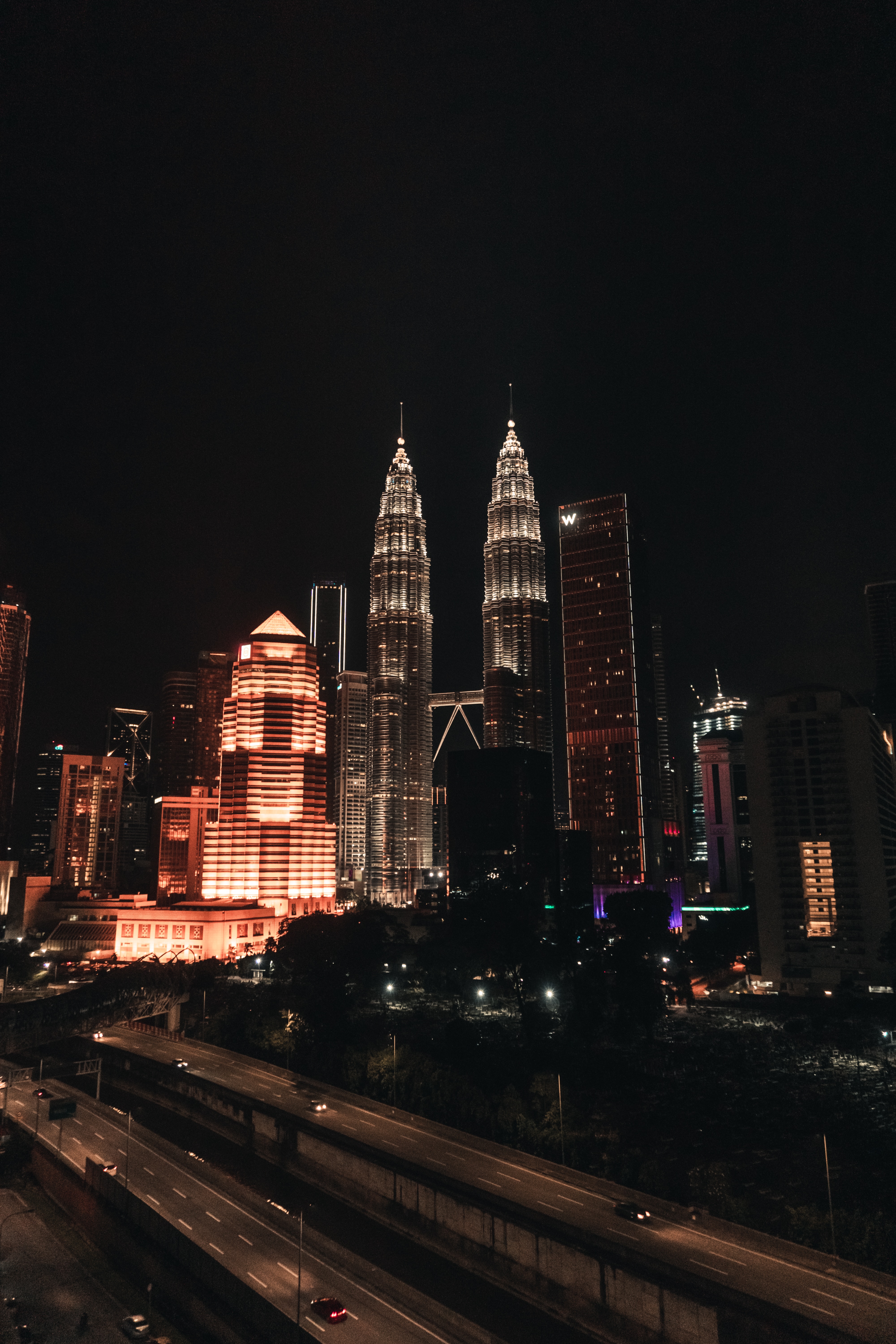114597 Hintergrundbild herunterladen städte, architektur, gebäude, nächtliche stadt, night city, kuala lumpur, malaysia, malaysien - Bildschirmschoner und Bilder kostenlos