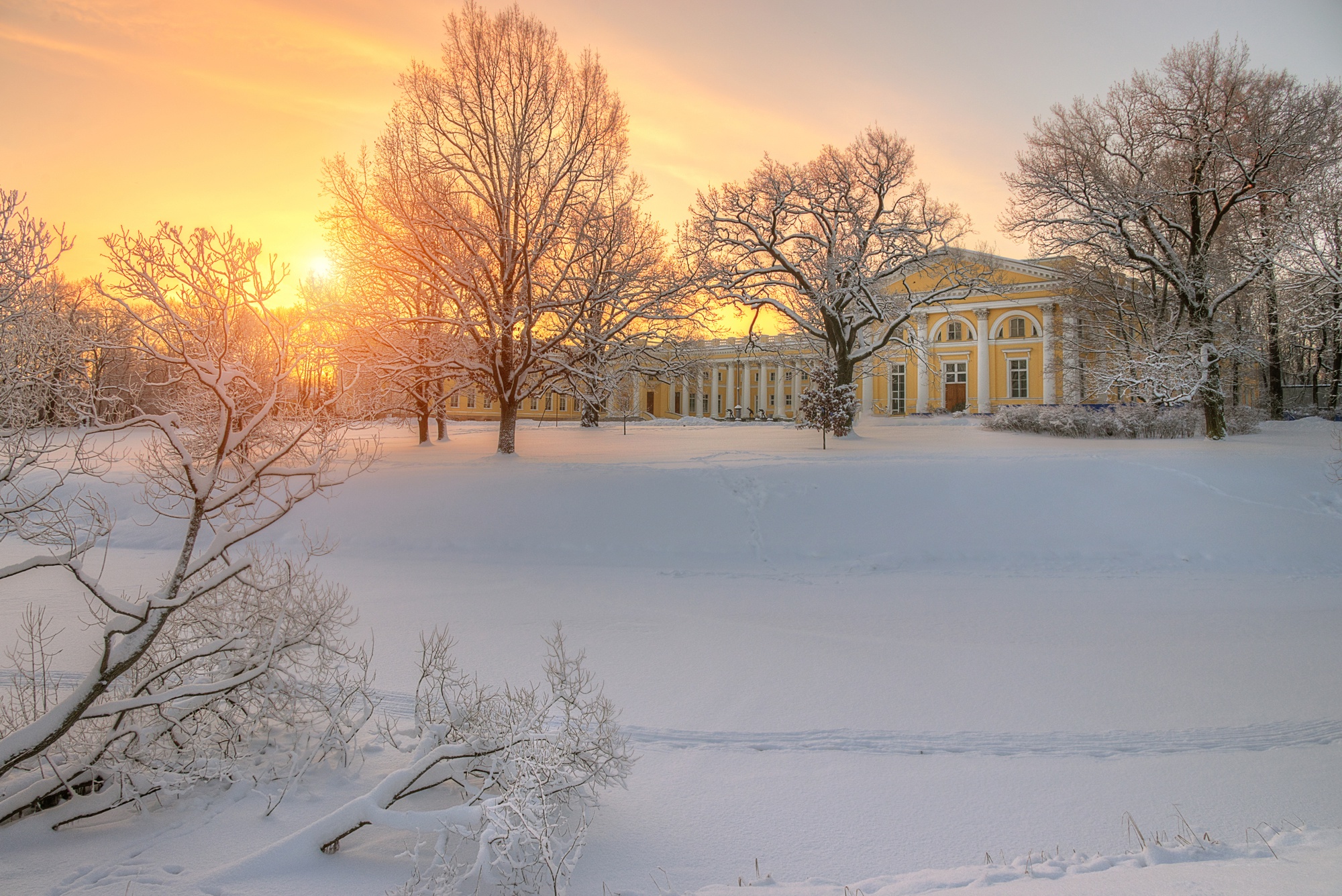 490875 скачать картинку санкт петербург, сделано человеком, дворец, россия, снег, закат, зима, дворцы - обои и заставки бесплатно