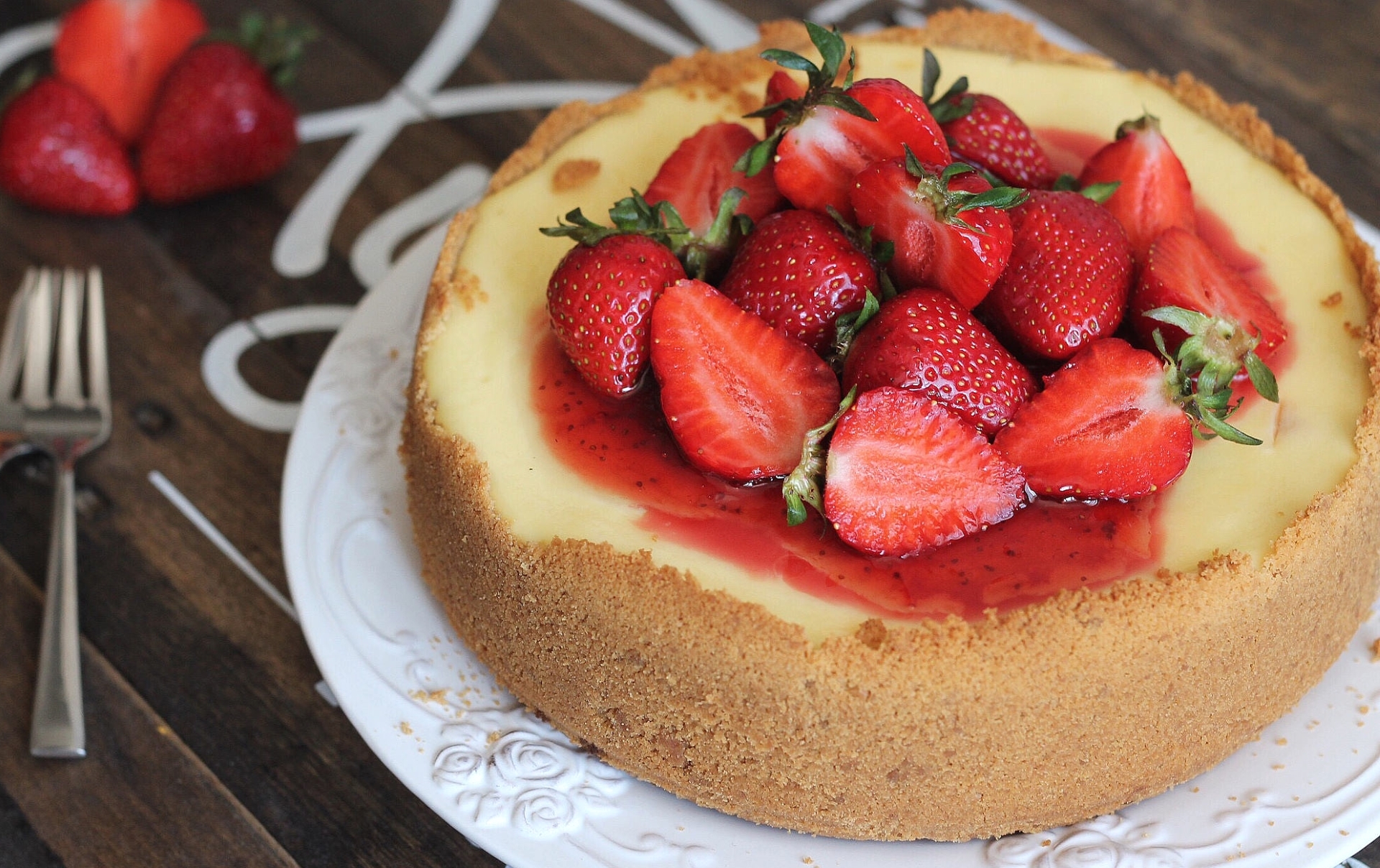 Free download wallpaper Food, Strawberry, Cake, Berry, Fruit, Pastry on your PC desktop