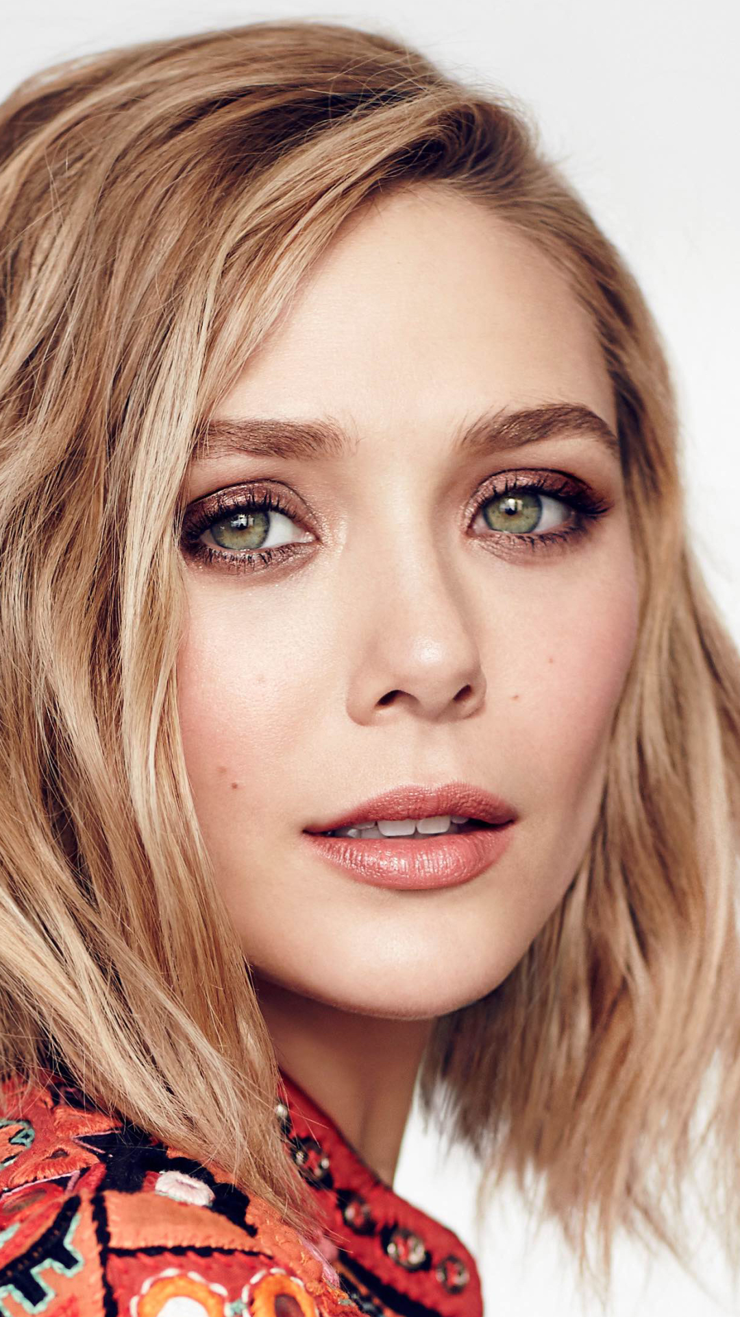 Download mobile wallpaper Blonde, Face, Green Eyes, American, Celebrity, Actress, Elizabeth Olsen for free.