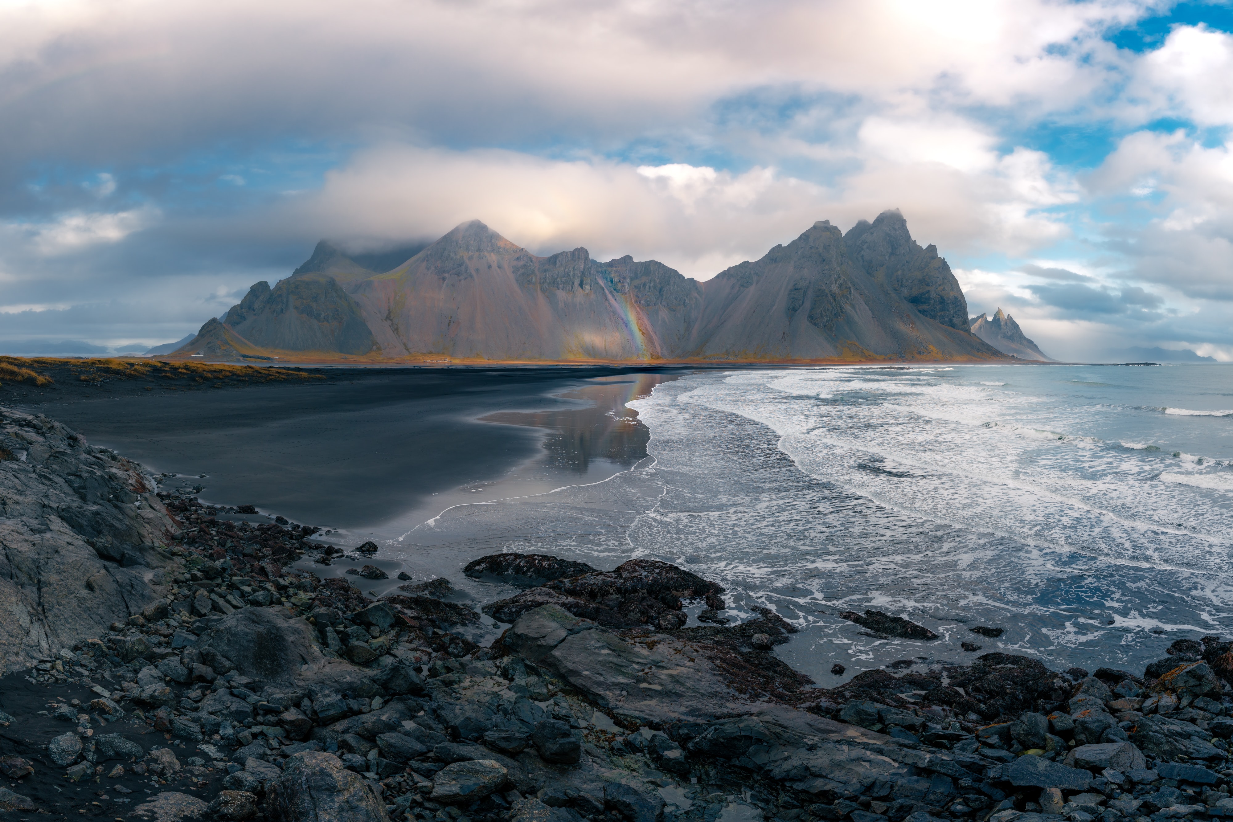 Скачать картинку Горы, Пляж, Исландия, Земля/природа, Вестрахорн в телефон бесплатно.