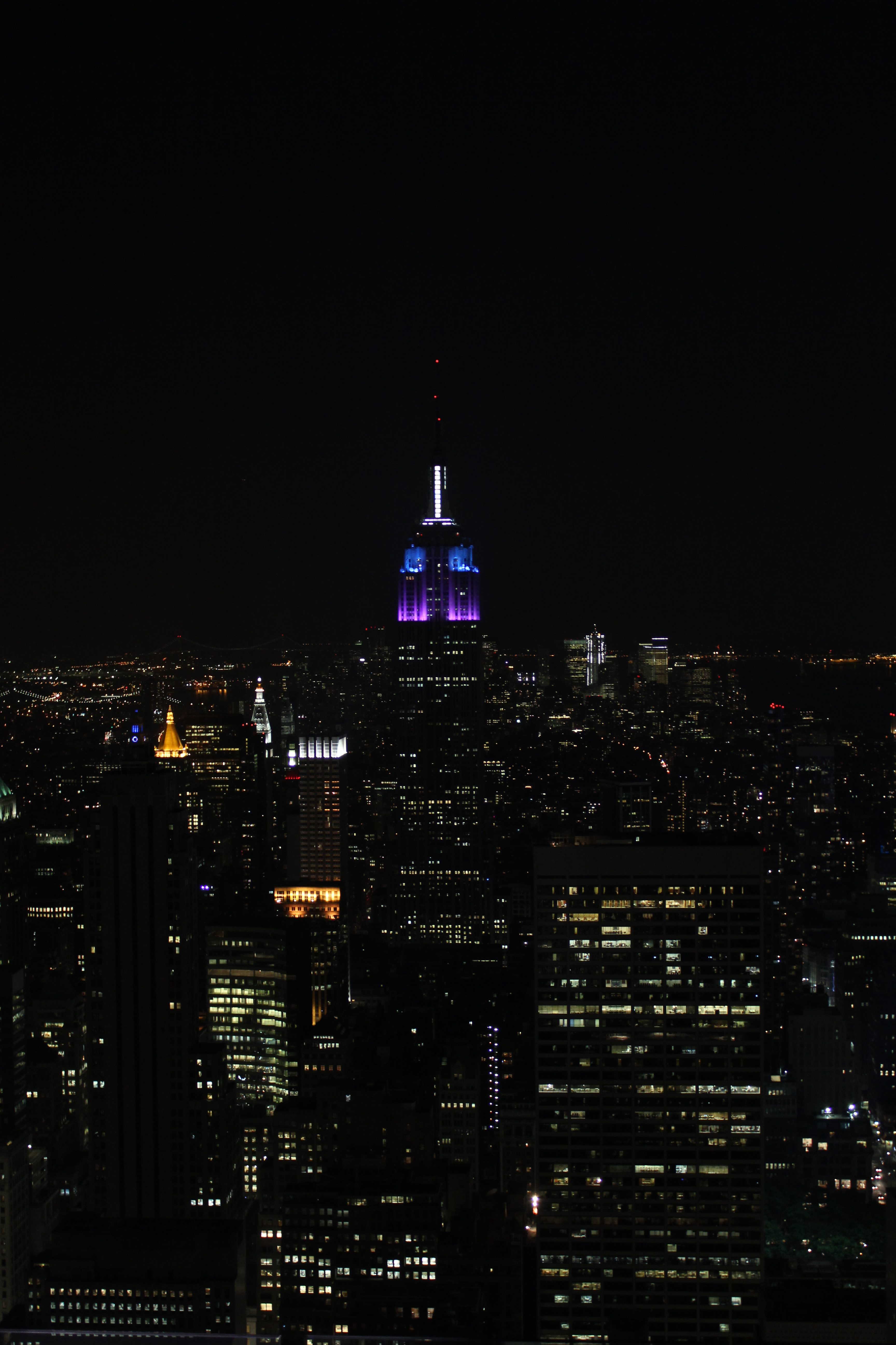 Скачать обои бесплатно Здания, Вид Сверху, Городской Пейзаж, Ночной Город, Темные, Нью Йорк, Темный картинка на рабочий стол ПК