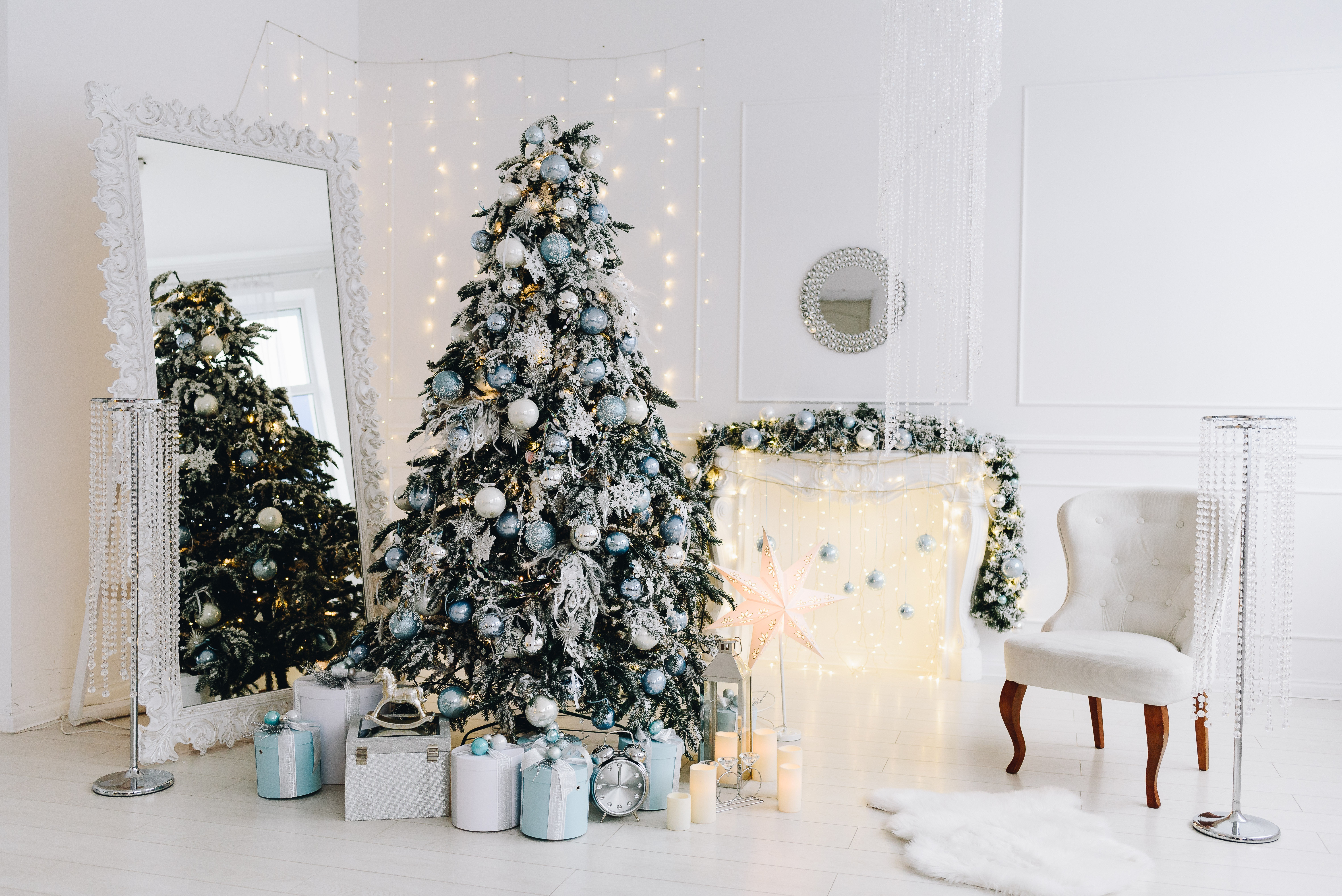Handy-Wallpaper Feiertage, Weihnachten, Geschenk, Weihnachtsschmuck, Weihnachtsbaum, Stillleben kostenlos herunterladen.