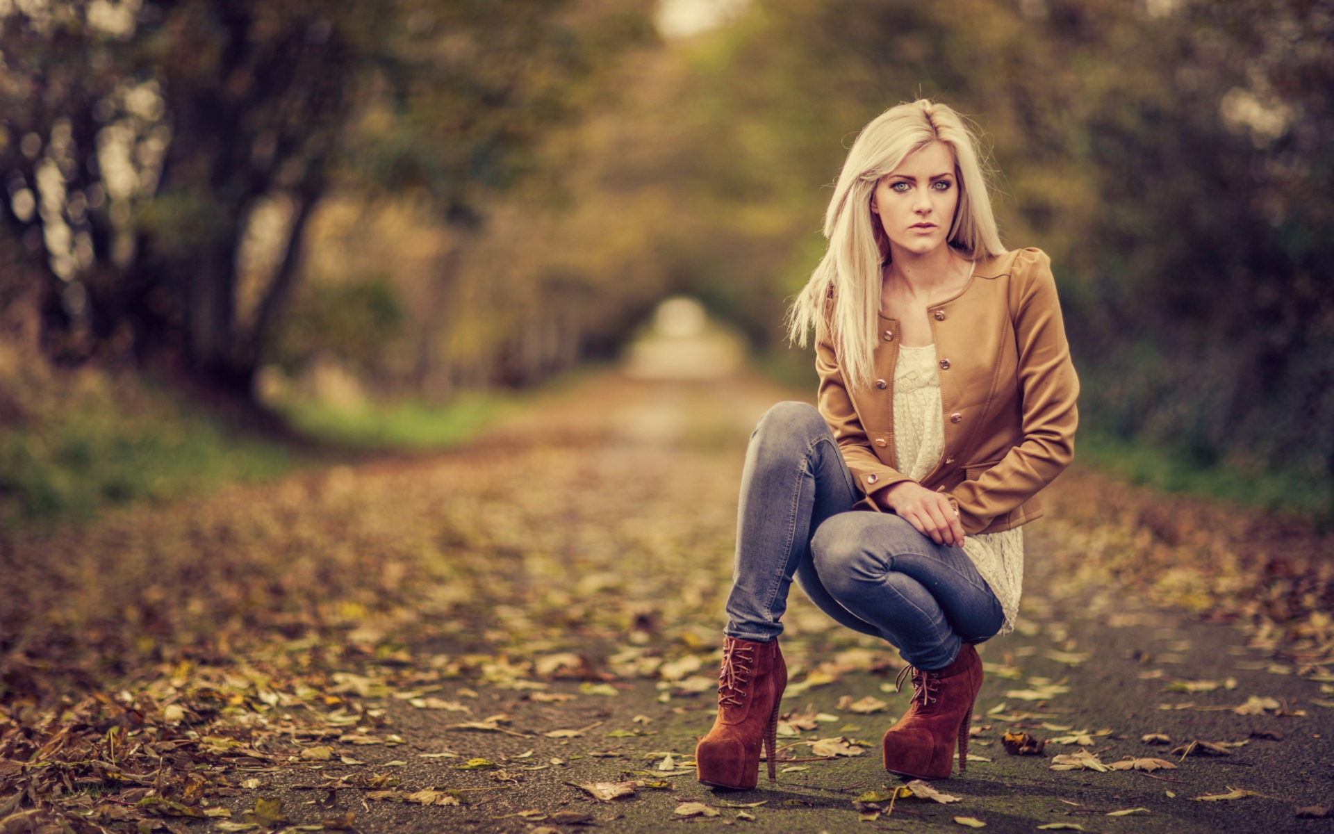 Free download wallpaper Fall, Blonde, Women on your PC desktop