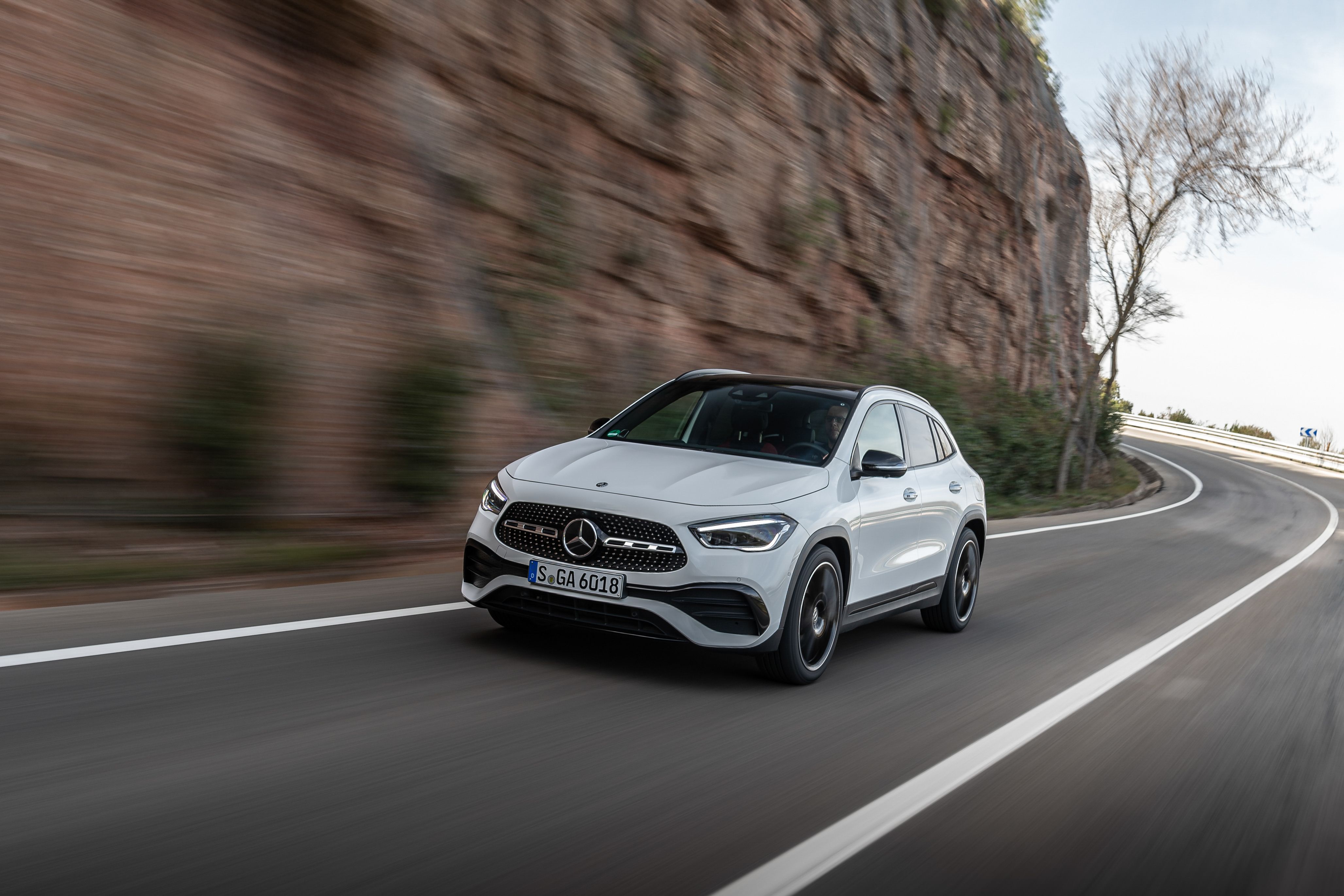 Téléchargez gratuitement l'image Voiture, Vus, Mercedes Benz, Véhicules, Voiture Blanche, Mercedes Benz Classe Gla sur le bureau de votre PC