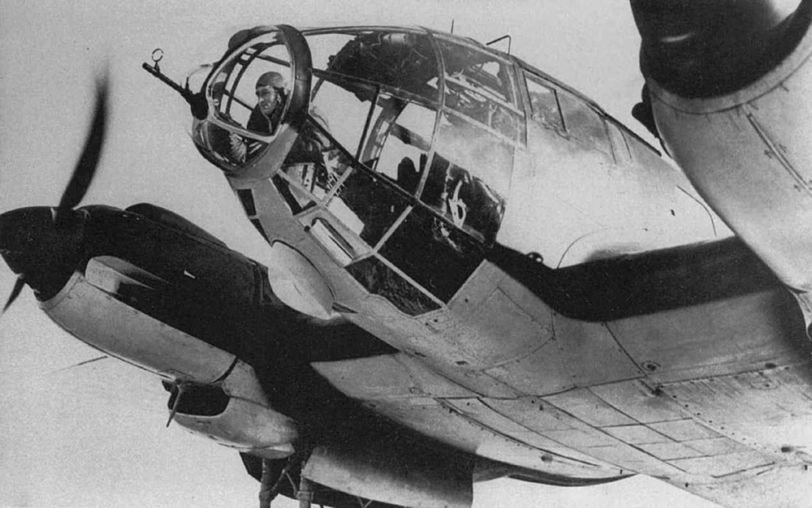 Завантажити шпалери Heinkel He 111 на телефон безкоштовно