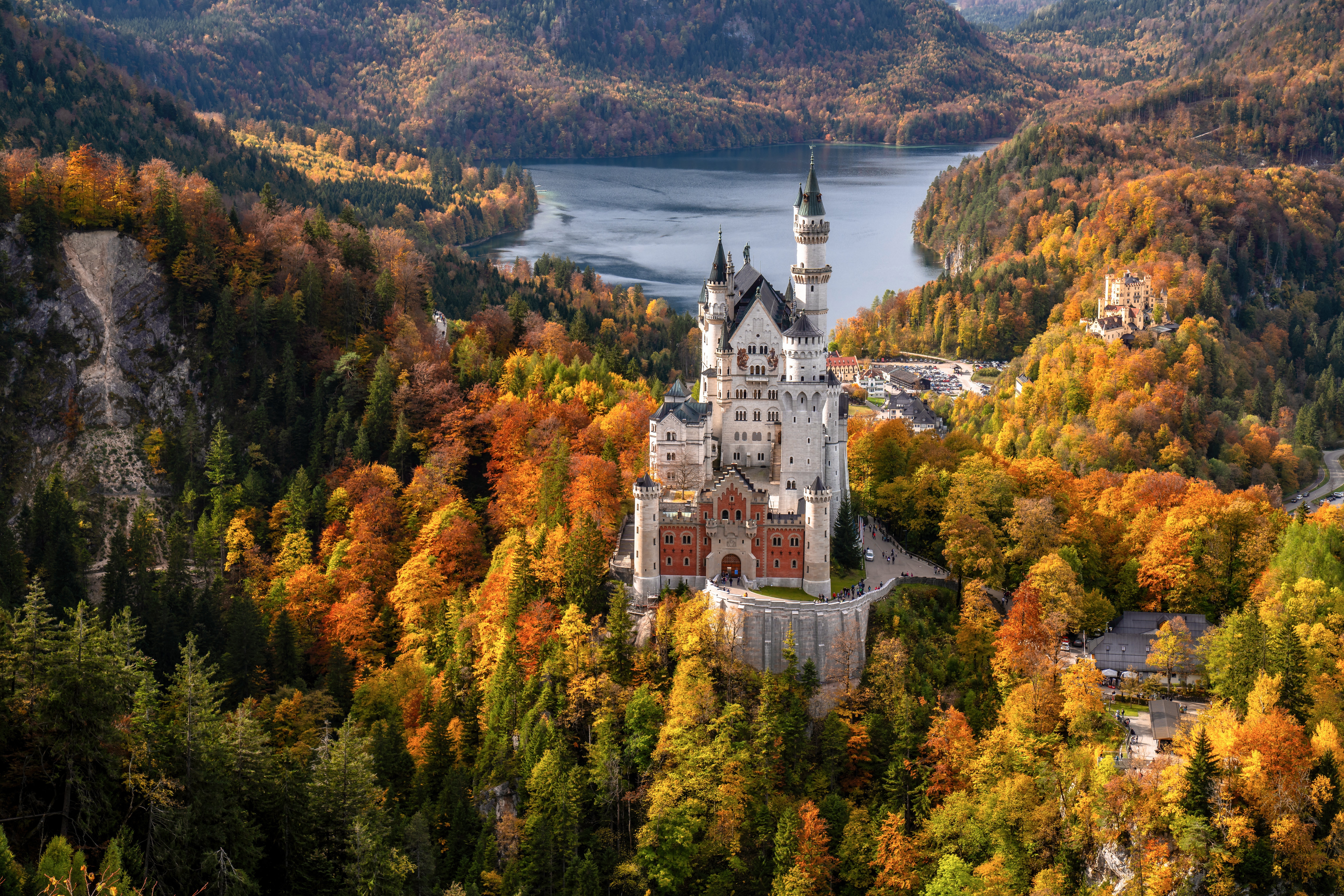 492564 baixar imagens feito pelo homem, castelo de neuschwanstein, baviera, castelo, outono, floresta, alemanha, lago, castelos - papéis de parede e protetores de tela gratuitamente