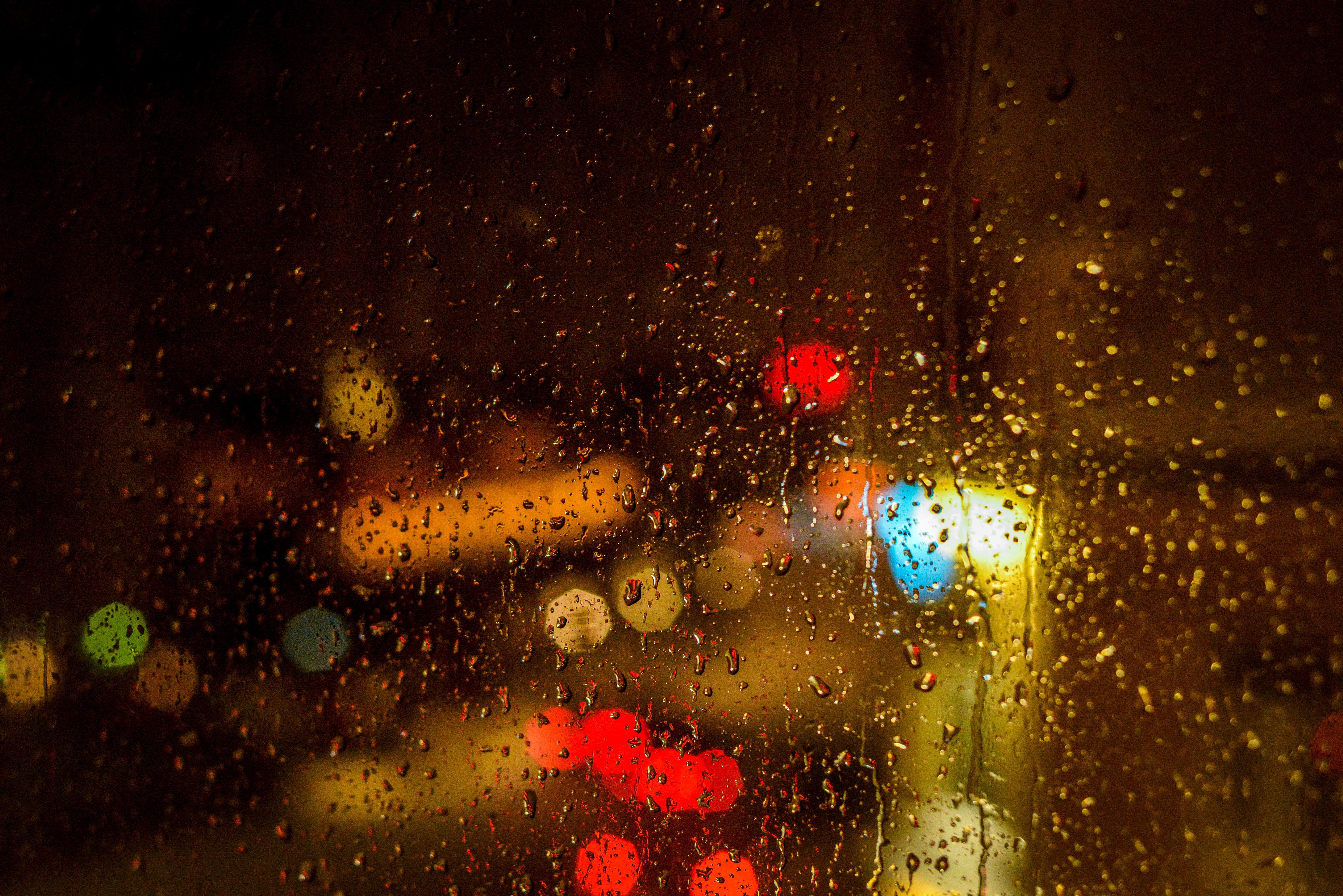 blur, glare, motley, rain, drops, miscellanea, miscellaneous, multicolored, smooth mobile wallpaper