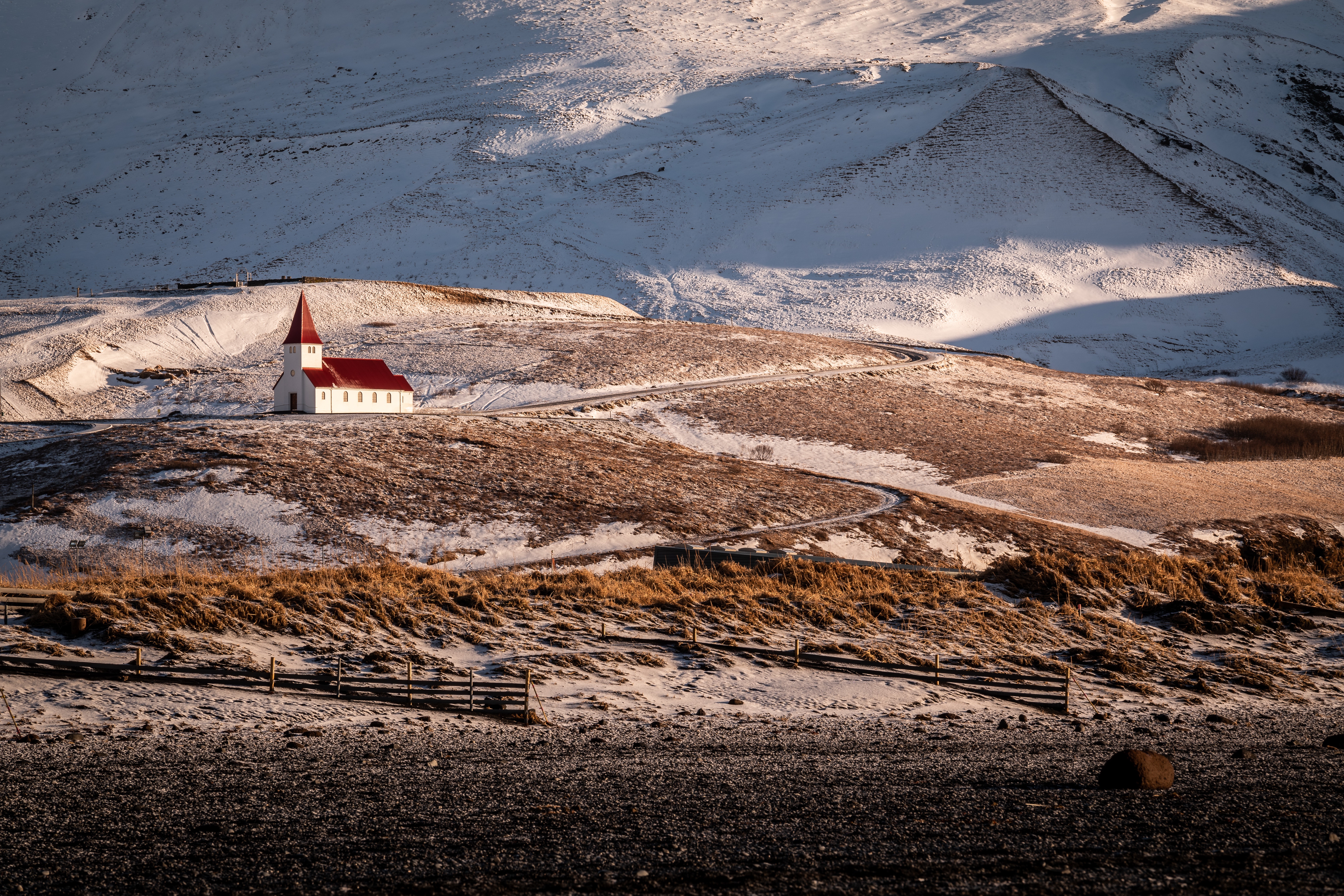 Скачать картинку Исландия, Церковь, Ландшафт, Церкви, Религиозные в телефон бесплатно.