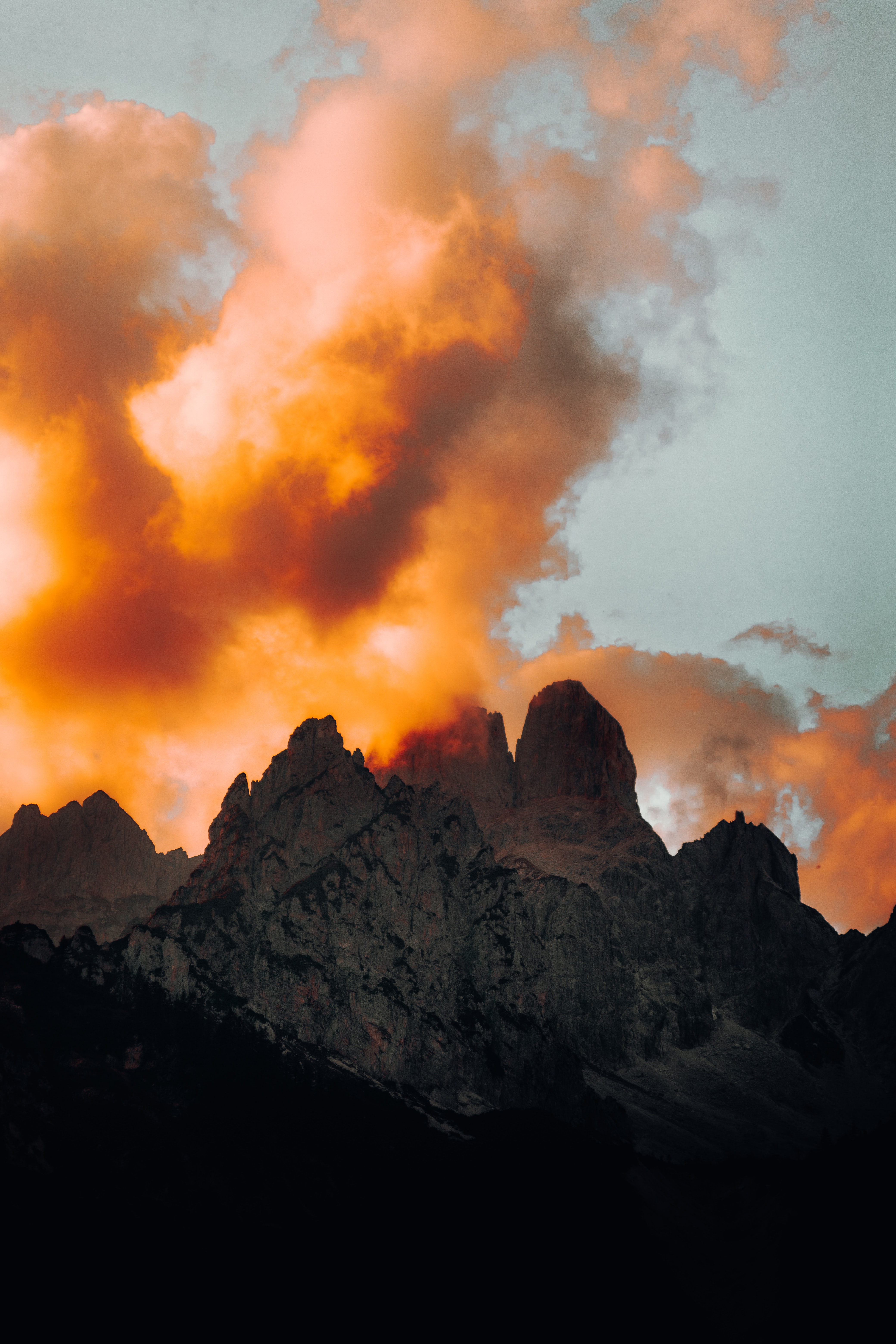 Laden Sie das Sunset, Clouds, Natur, Mountains-Bild kostenlos auf Ihren PC-Desktop herunter