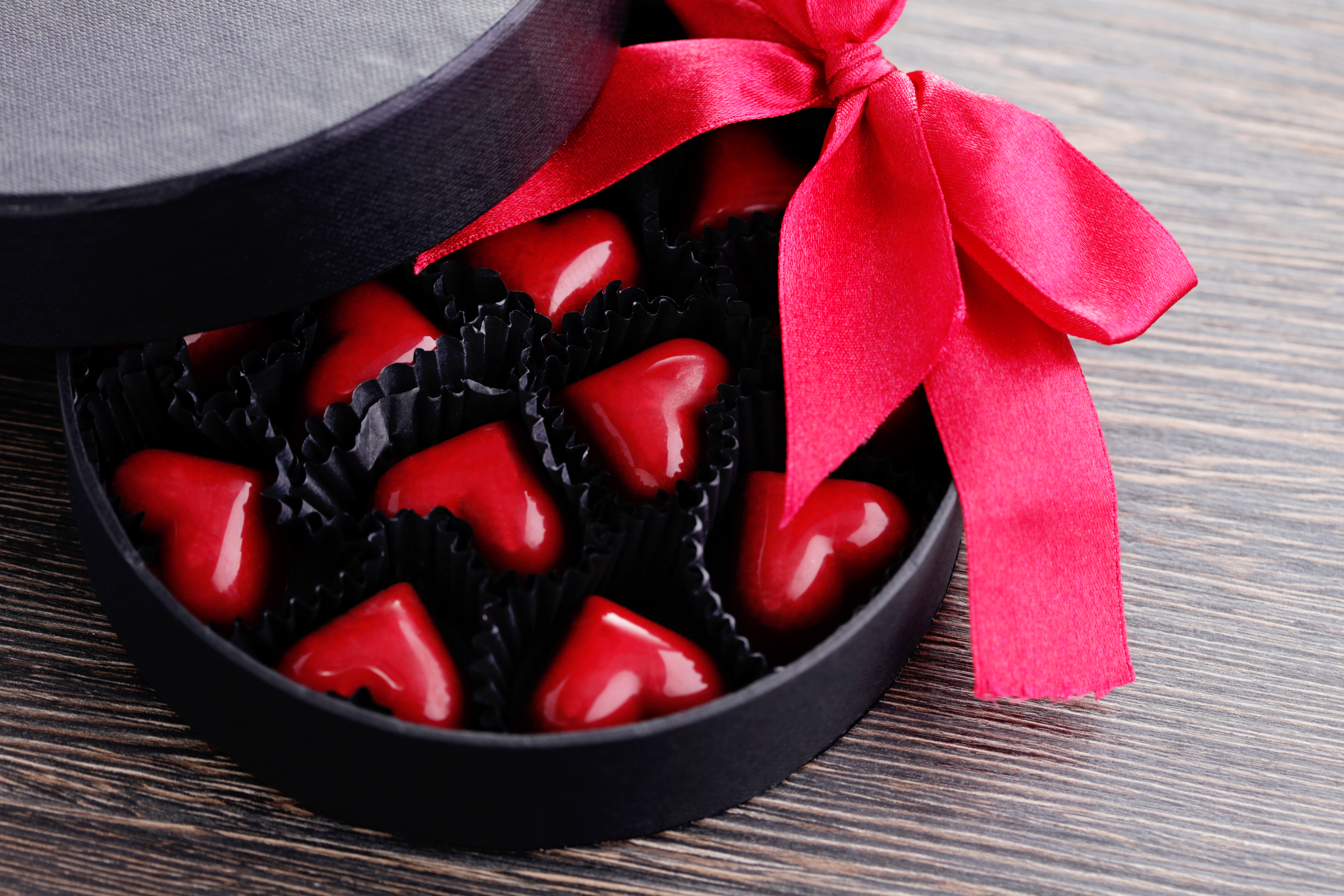 Download mobile wallpaper Valentine's Day, Chocolate, Holiday, Gift, Heart Shaped for free.