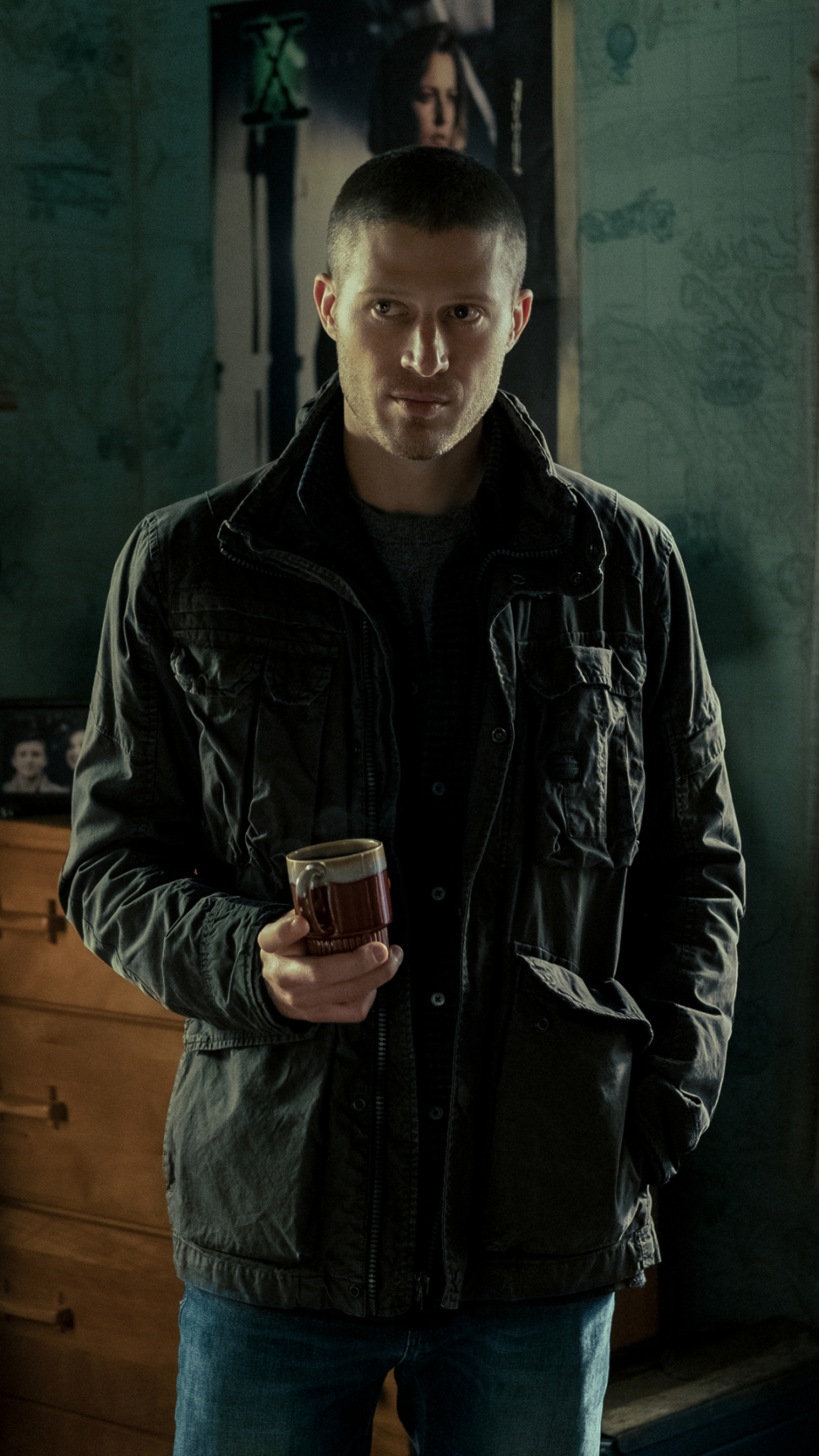 Download mobile wallpaper Tv Show, Midnight Mass, Zach Gilford for free.