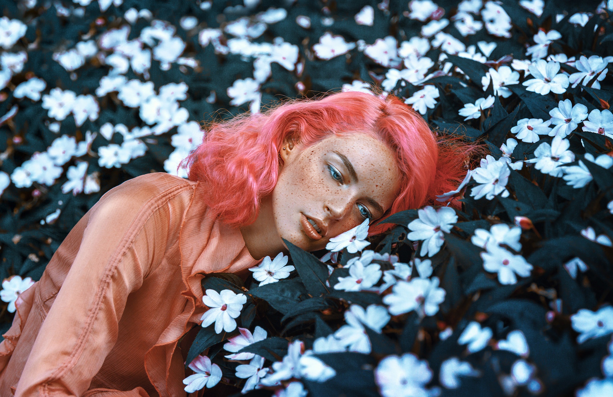 Free download wallpaper Mood, Model, Women, Blue Eyes, Pink Hair, White Flower, Freckles, Lying Down on your PC desktop