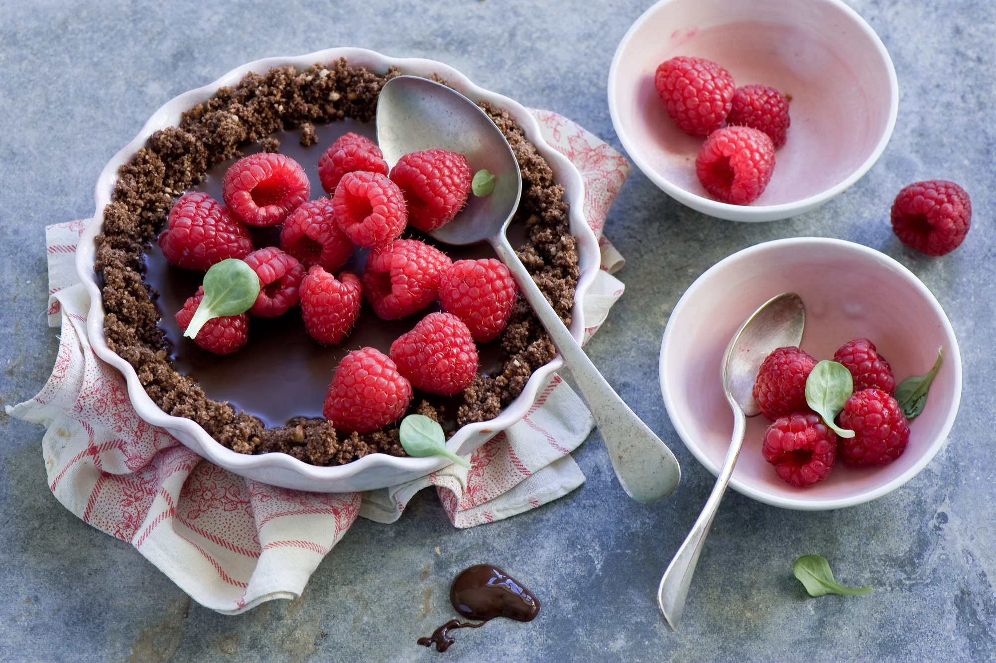 Laden Sie das Dessert, Schokolade, Himbeere, Gebäck, Nahrungsmittel-Bild kostenlos auf Ihren PC-Desktop herunter