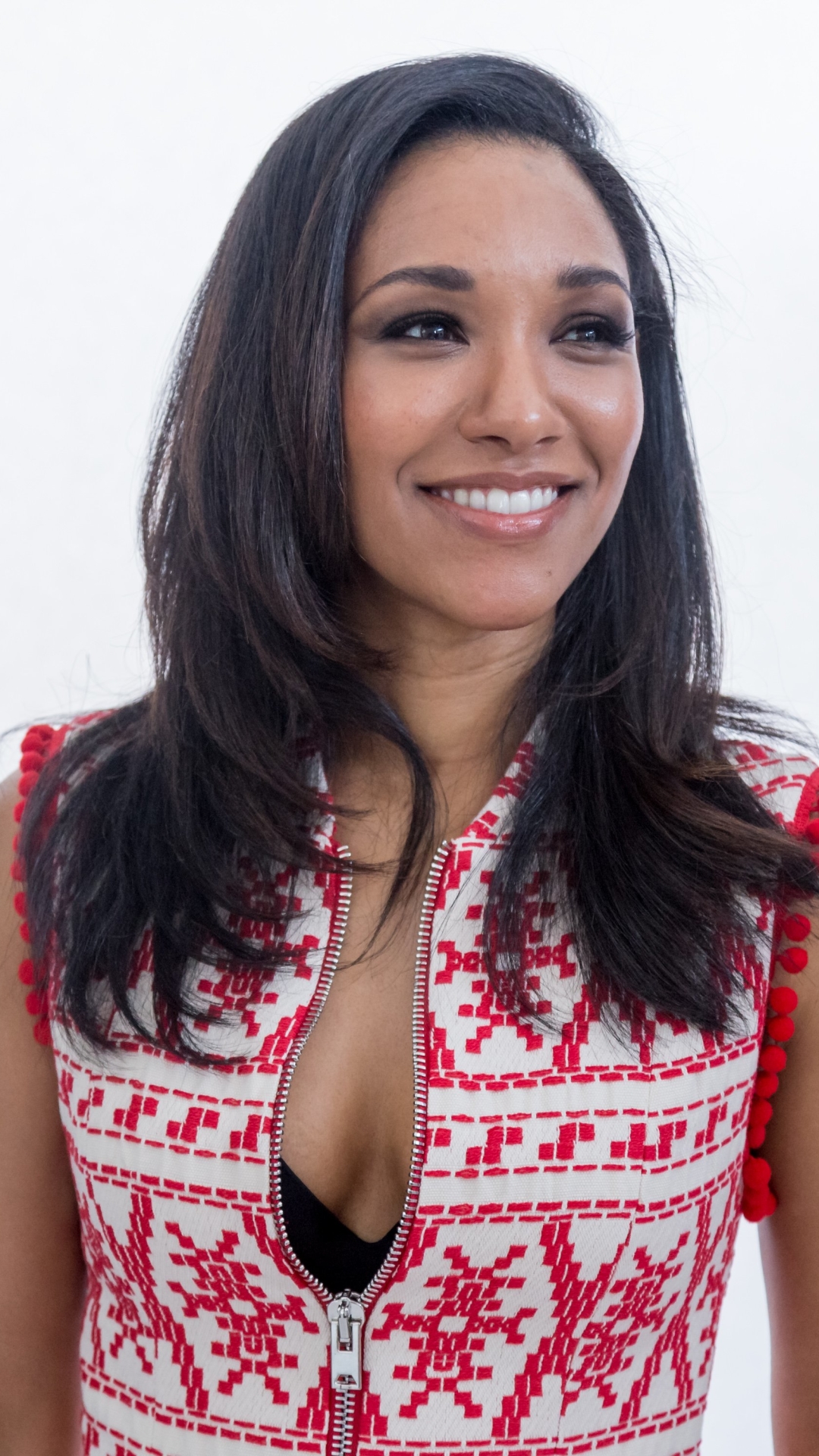 Download mobile wallpaper Smile, Brunette, American, Celebrity, Brown Eyes, Actress, Candice Patton for free.