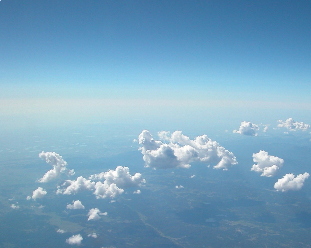 Handy-Wallpaper Clouds, Landschaft, Sky kostenlos herunterladen.