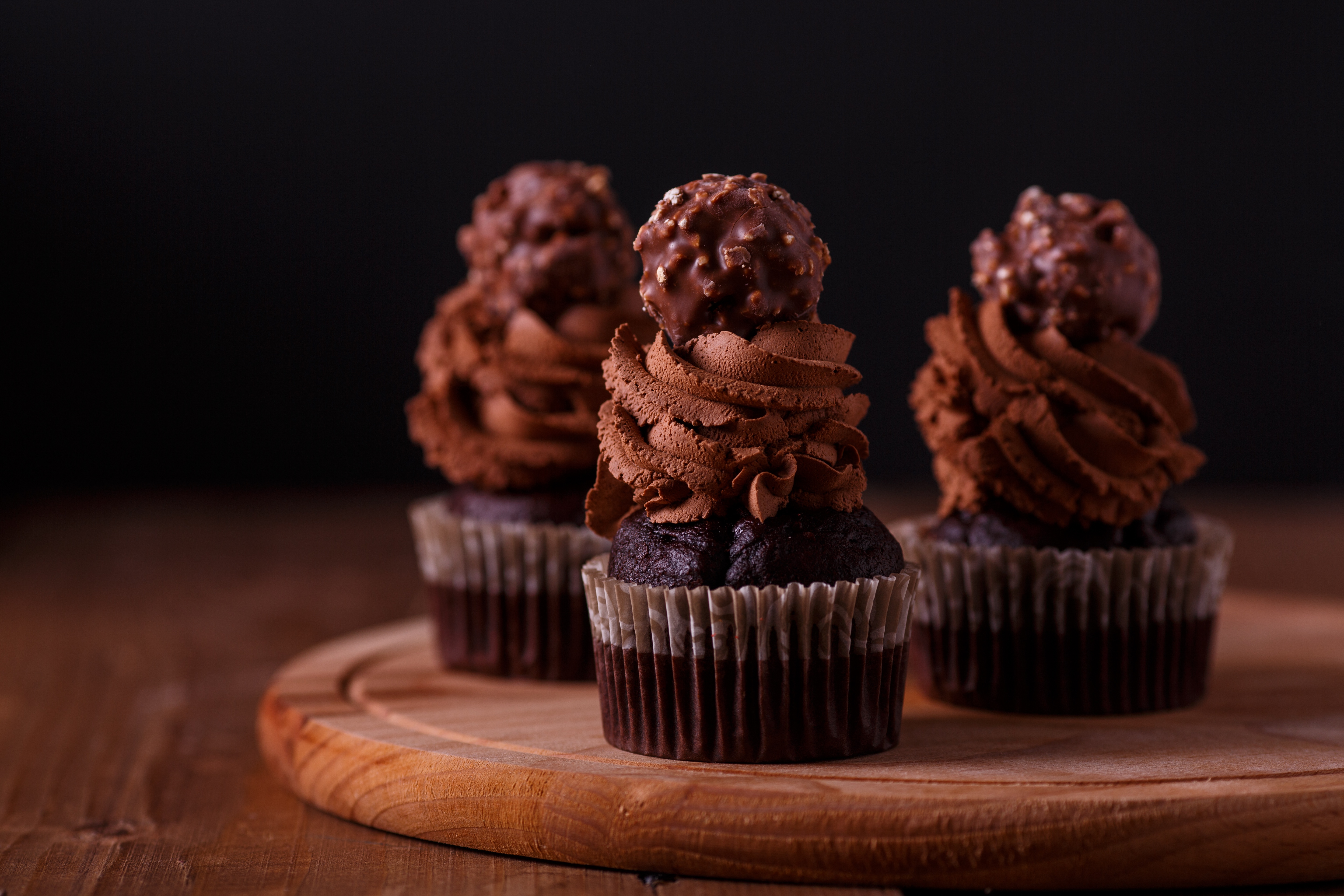 Laden Sie das Schokolade, Creme, Cupcake, Nahrungsmittel-Bild kostenlos auf Ihren PC-Desktop herunter