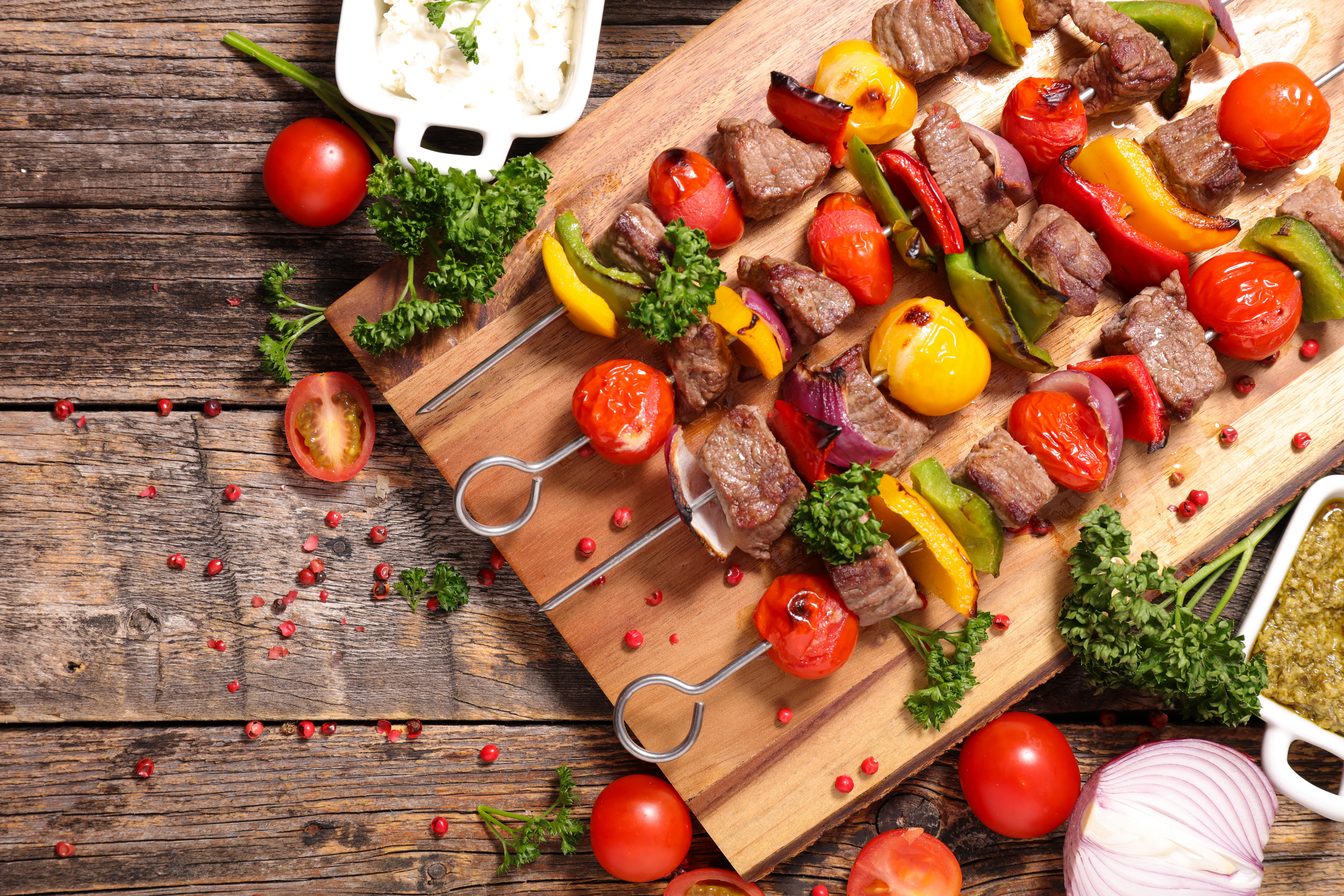 Handy-Wallpaper Fleisch, Tomate, Nahrungsmittel, Stillleben, Grillen Barbecue kostenlos herunterladen.