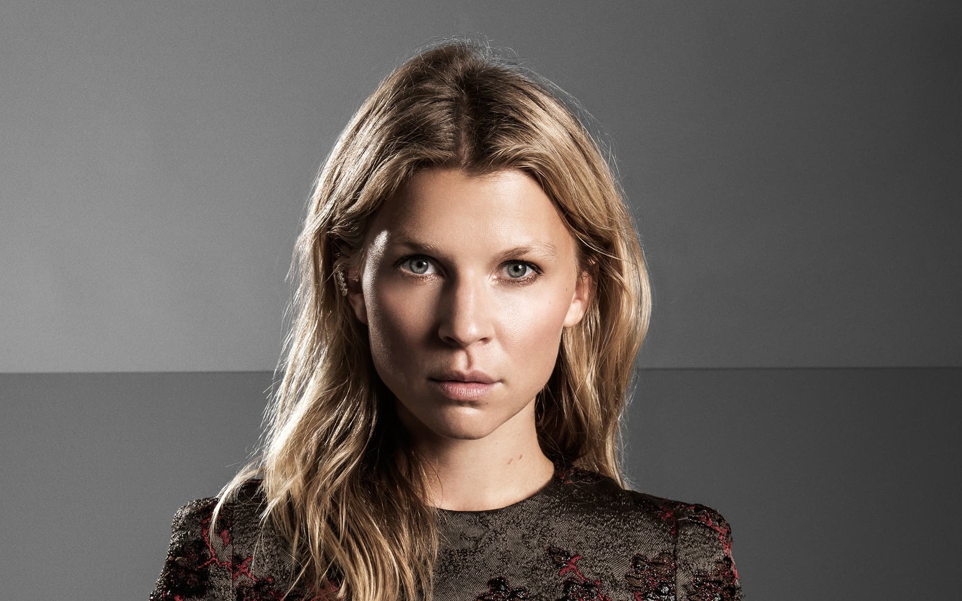 Download mobile wallpaper Blonde, Celebrity, Actress, Clemence Poesy for free.