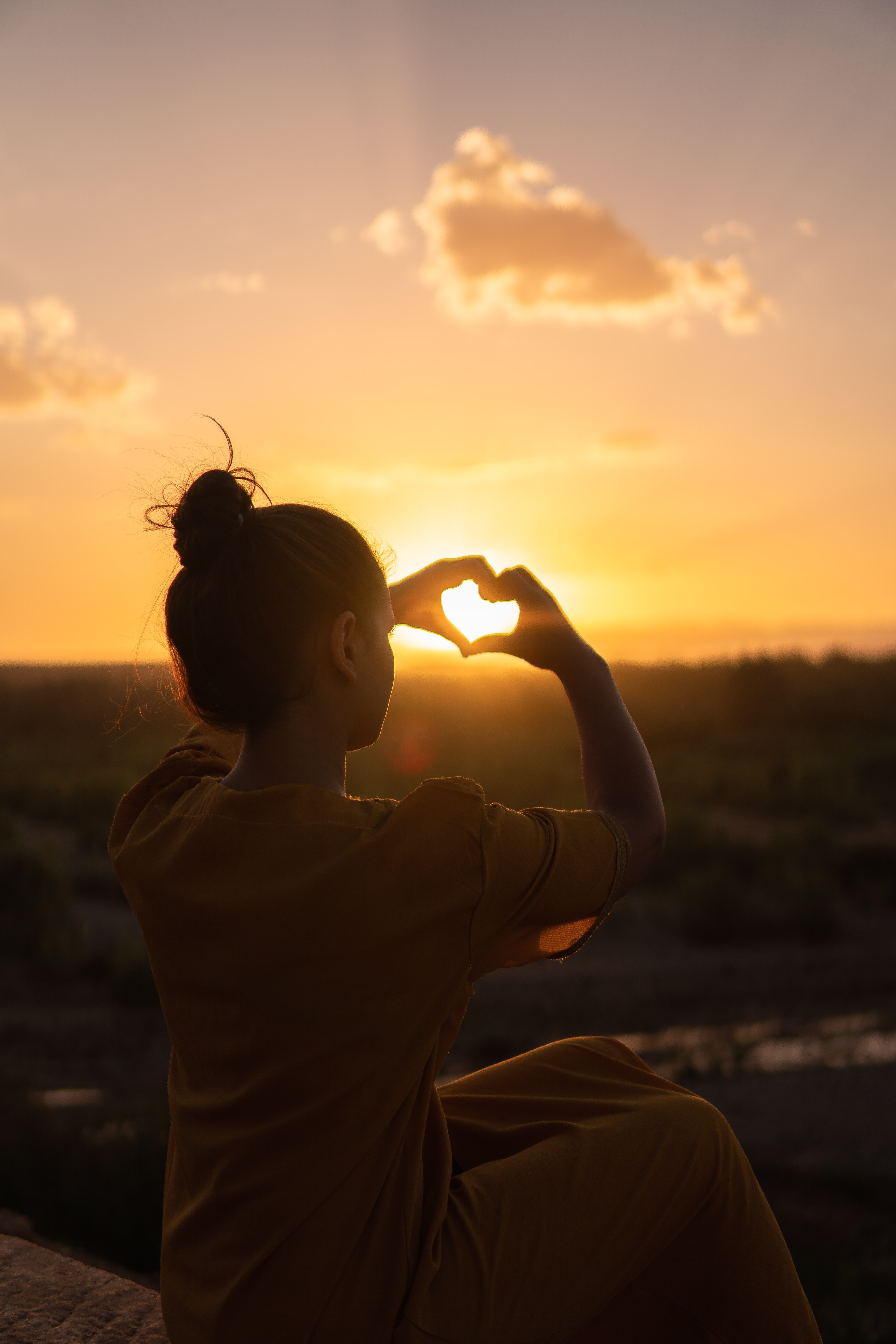 heart, love, sunset, hands, girl Smartphone Background