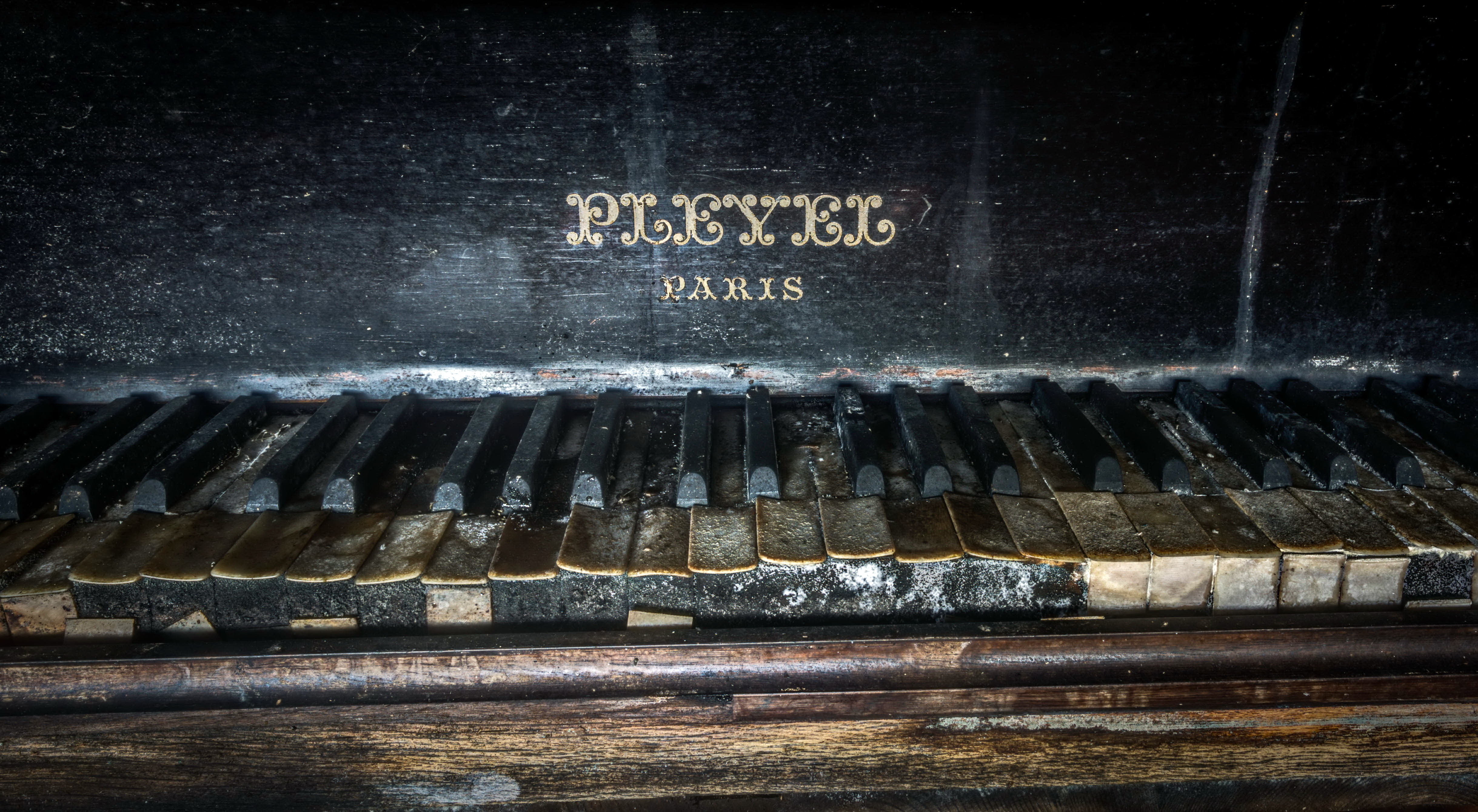 Free download wallpaper Music, Piano, Close Up, Old, Instrument on your PC desktop