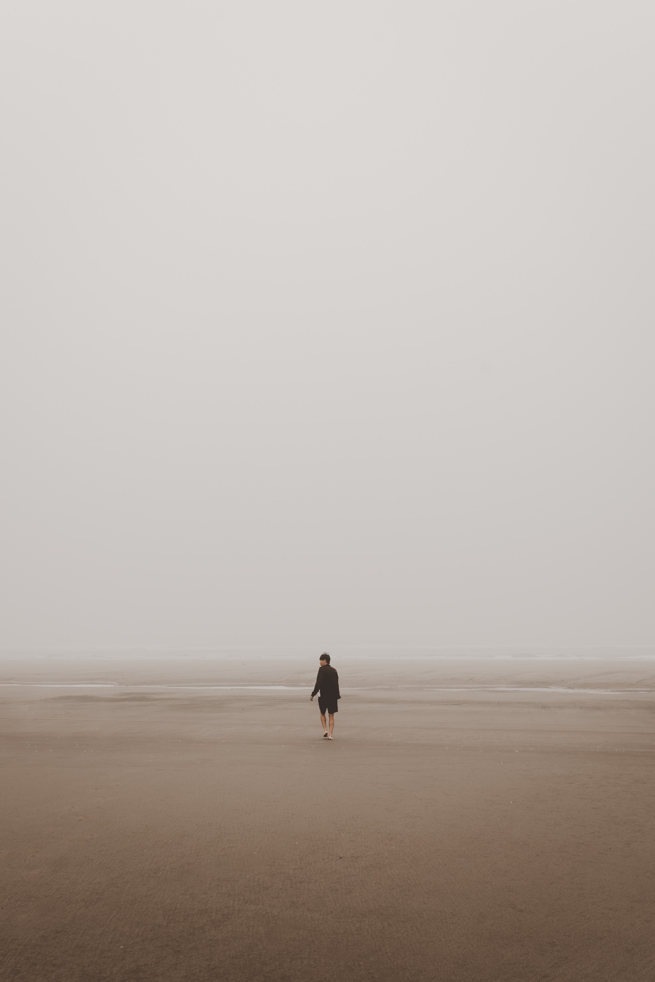 Free download wallpaper Usa, United States, Oregon, Person, Sand, Human, Lonely, Alone, Minimalism on your PC desktop