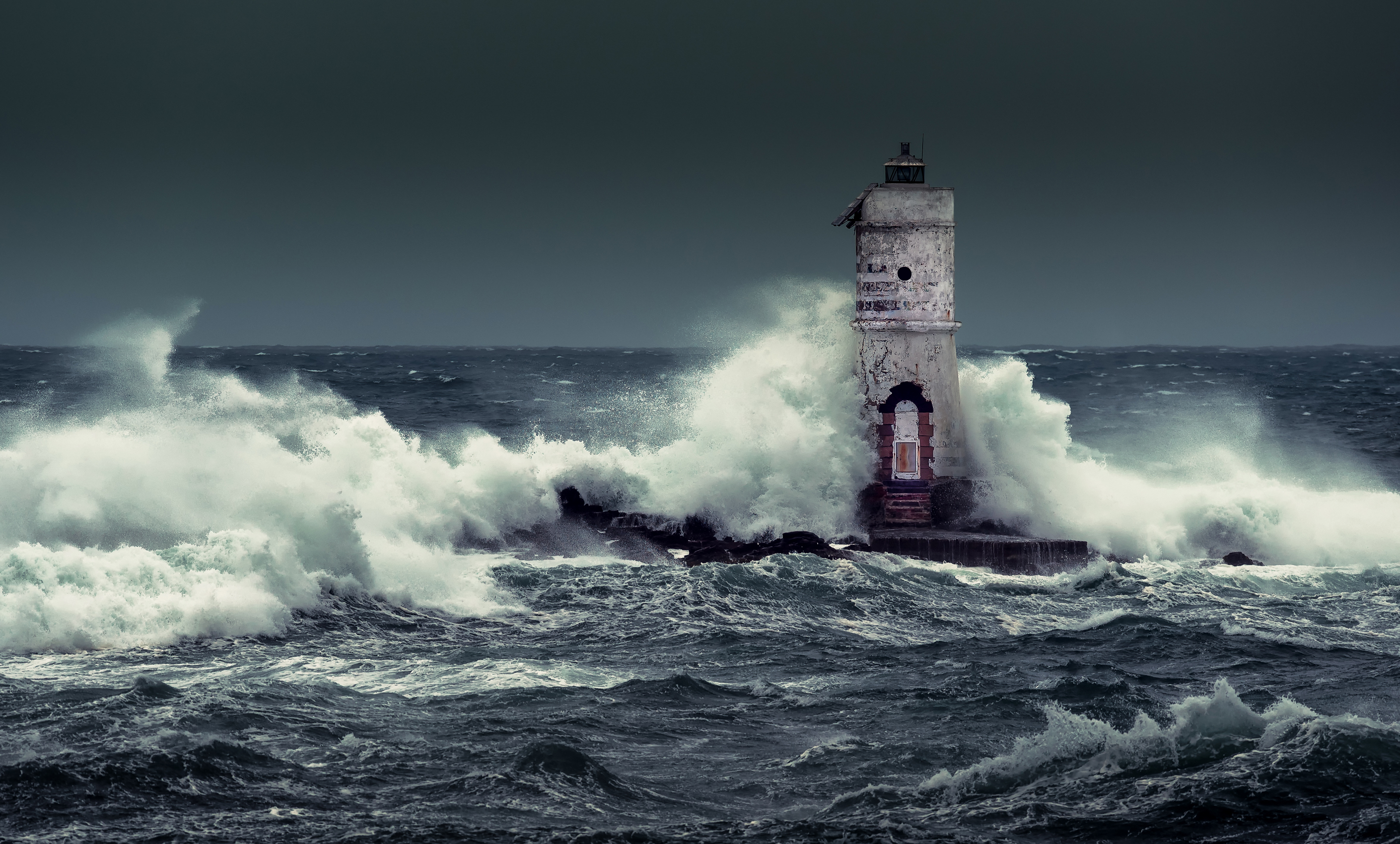 Baixar papel de parede para celular de Horizonte, Oceano, Construção, Farol, Onda, Feito Pelo Homem gratuito.