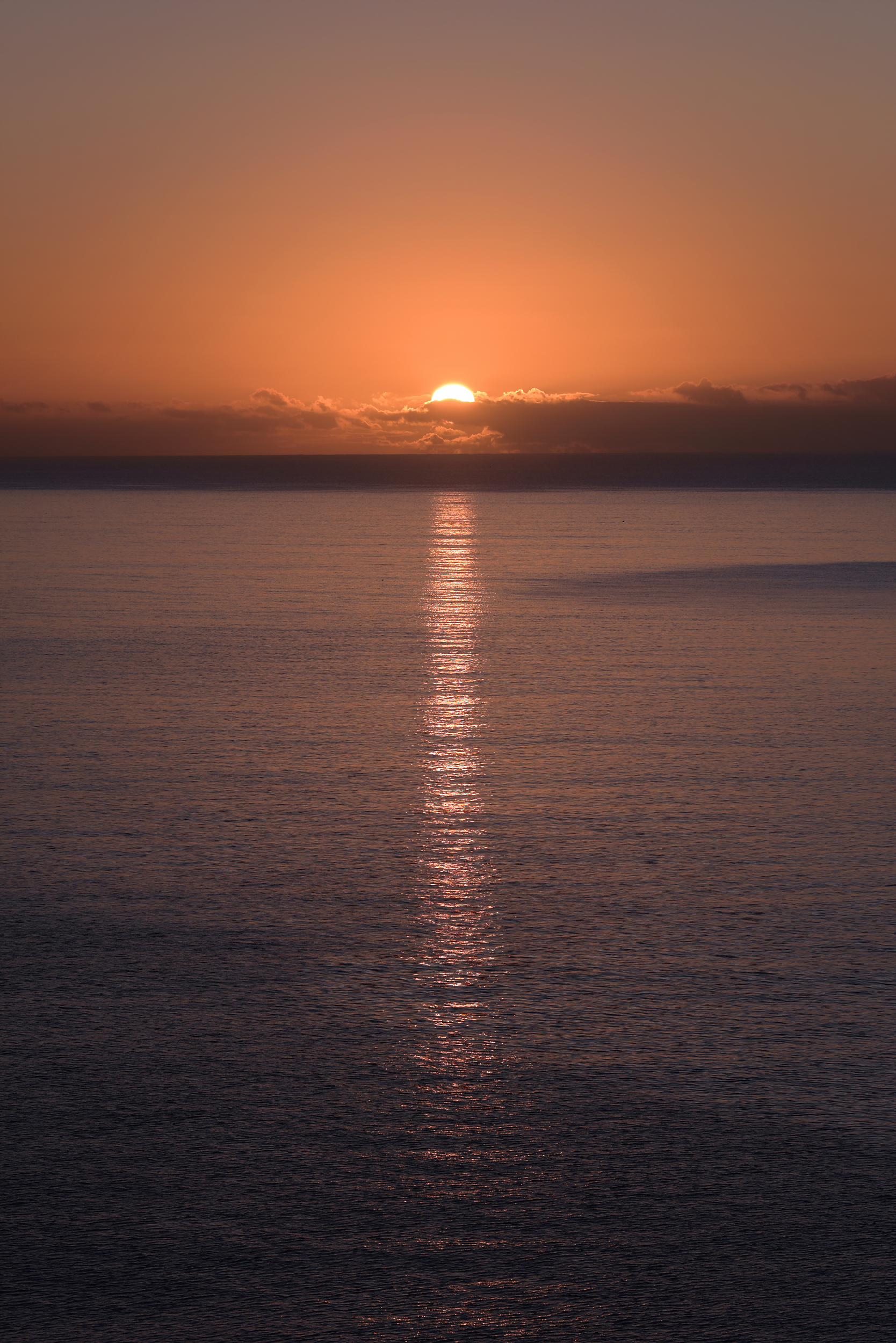 Free download wallpaper Sunset, Sun, Horizon, Nature, Glare, Water on your PC desktop