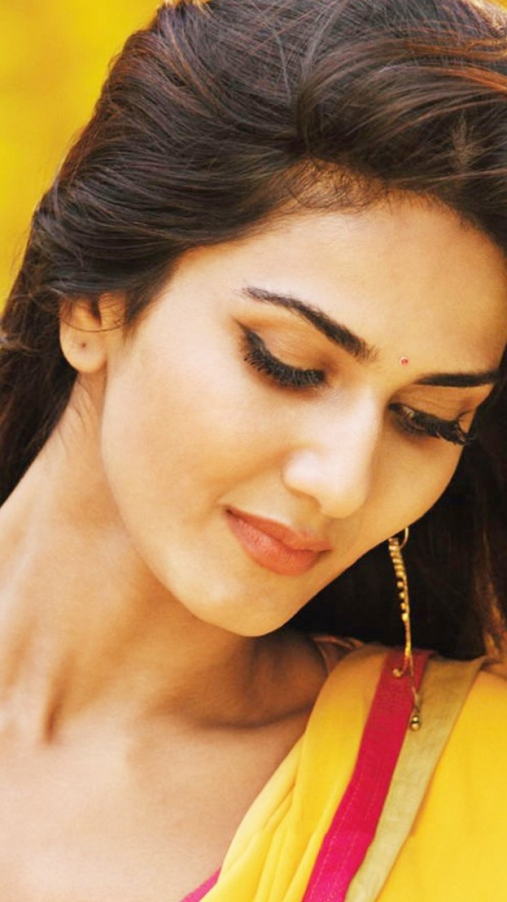 Download mobile wallpaper Face, Celebrity, Bollywood, Vaani Kapoor for free.