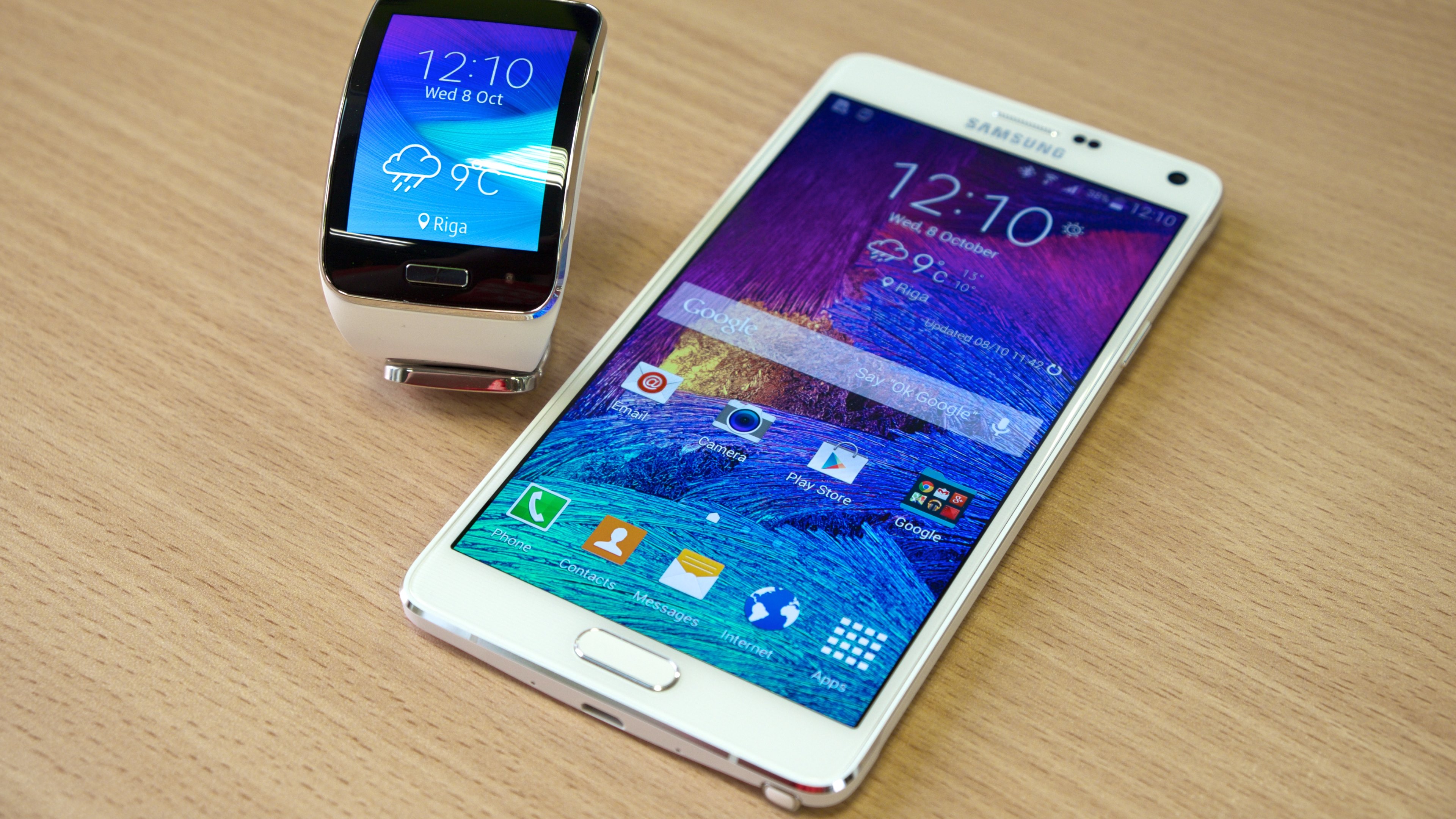 Скачать обои Samsung Galaxy на телефон бесплатно