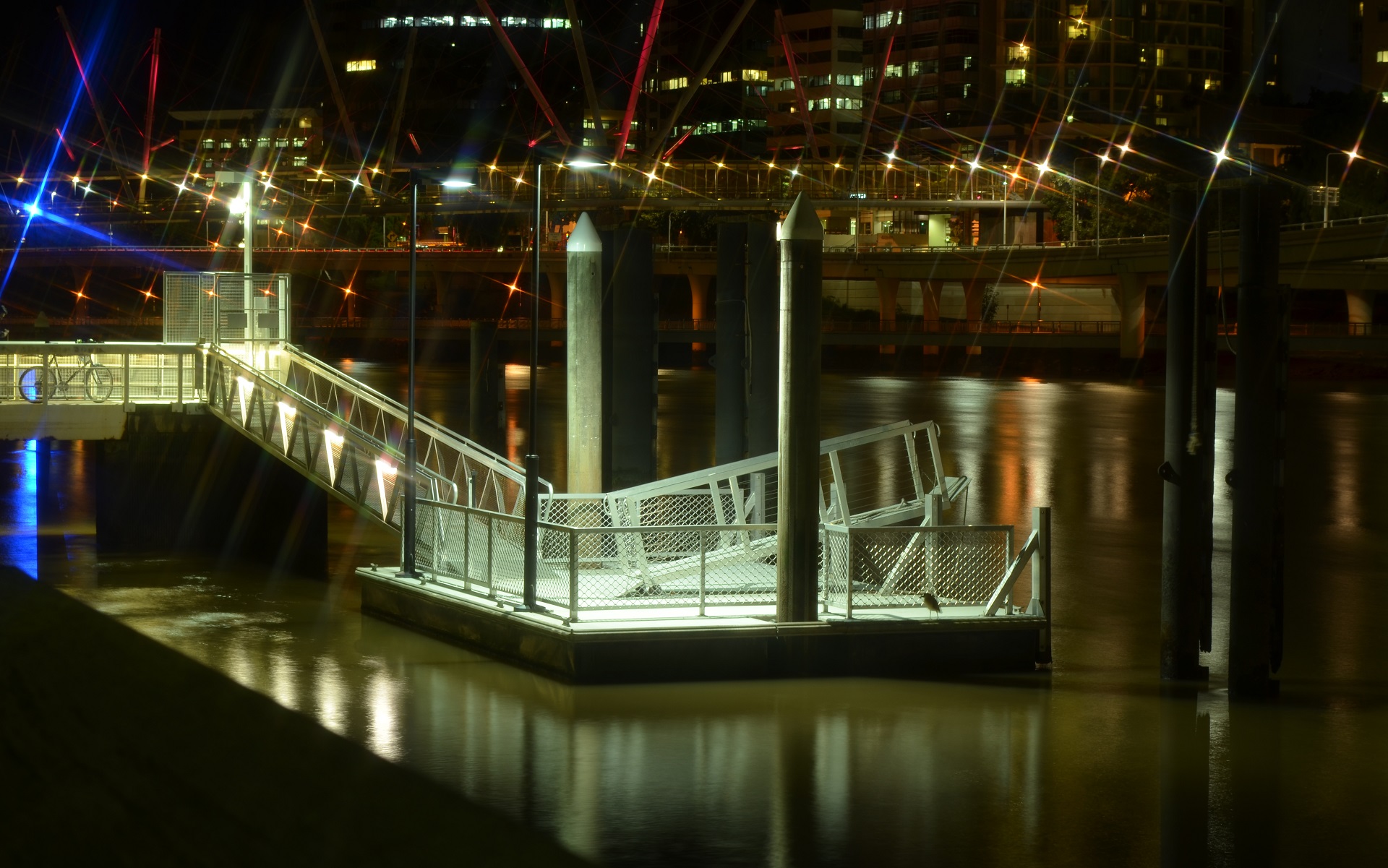 Handy-Wallpaper Licht, Seebrücke, Australien, Nacht, Brisbane, Menschengemacht kostenlos herunterladen.