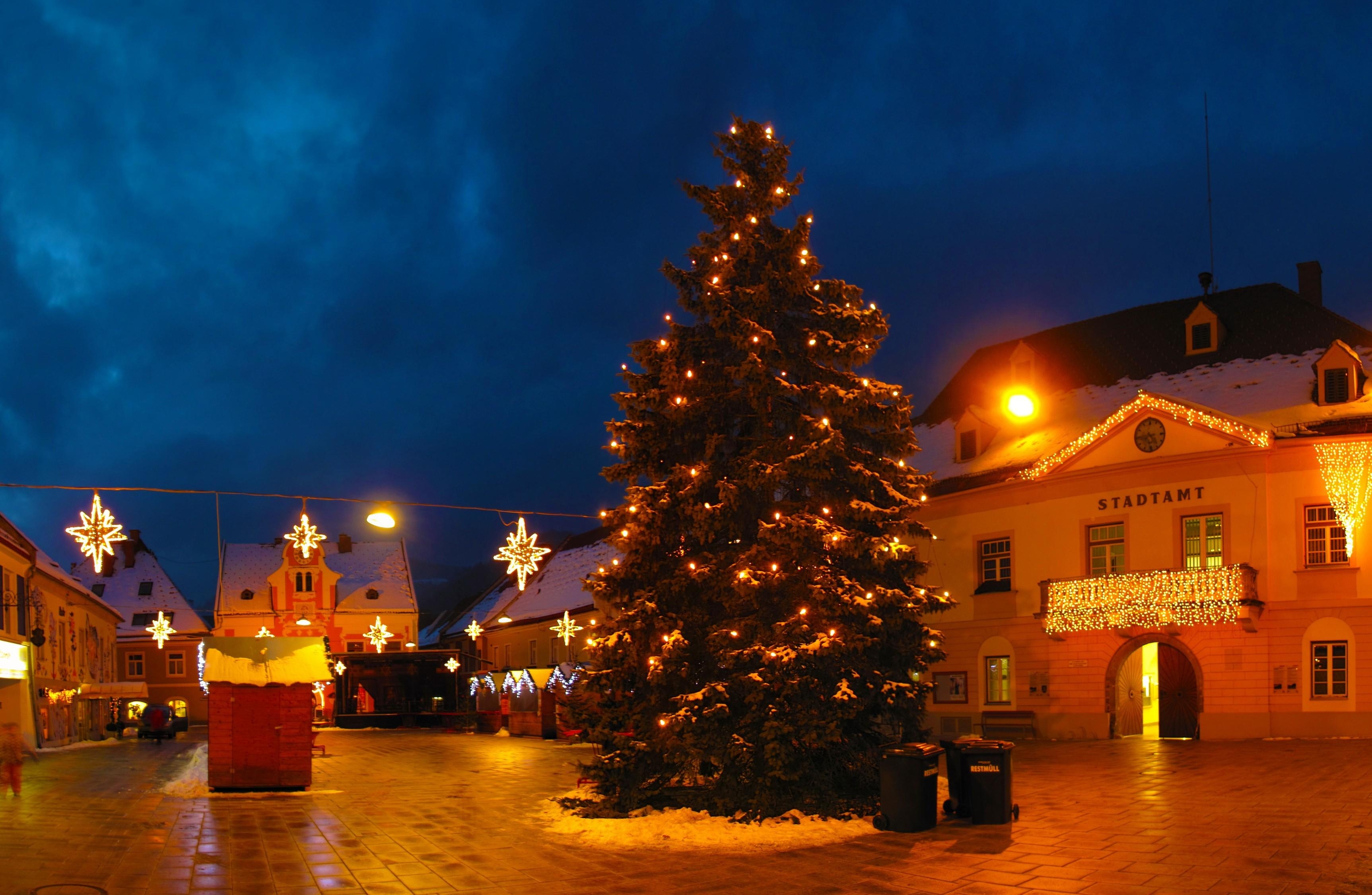 67012 скачать обои рождественская елка, гирлянды, ночь, праздники, улица - заставки и картинки бесплатно