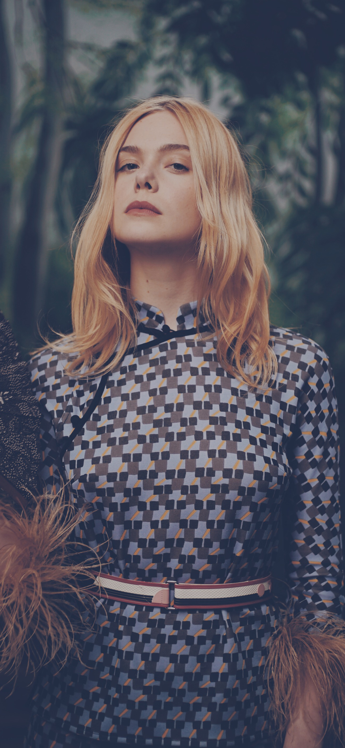 Download mobile wallpaper Blonde, Dress, American, Celebrity, Actress, Elle Fanning for free.