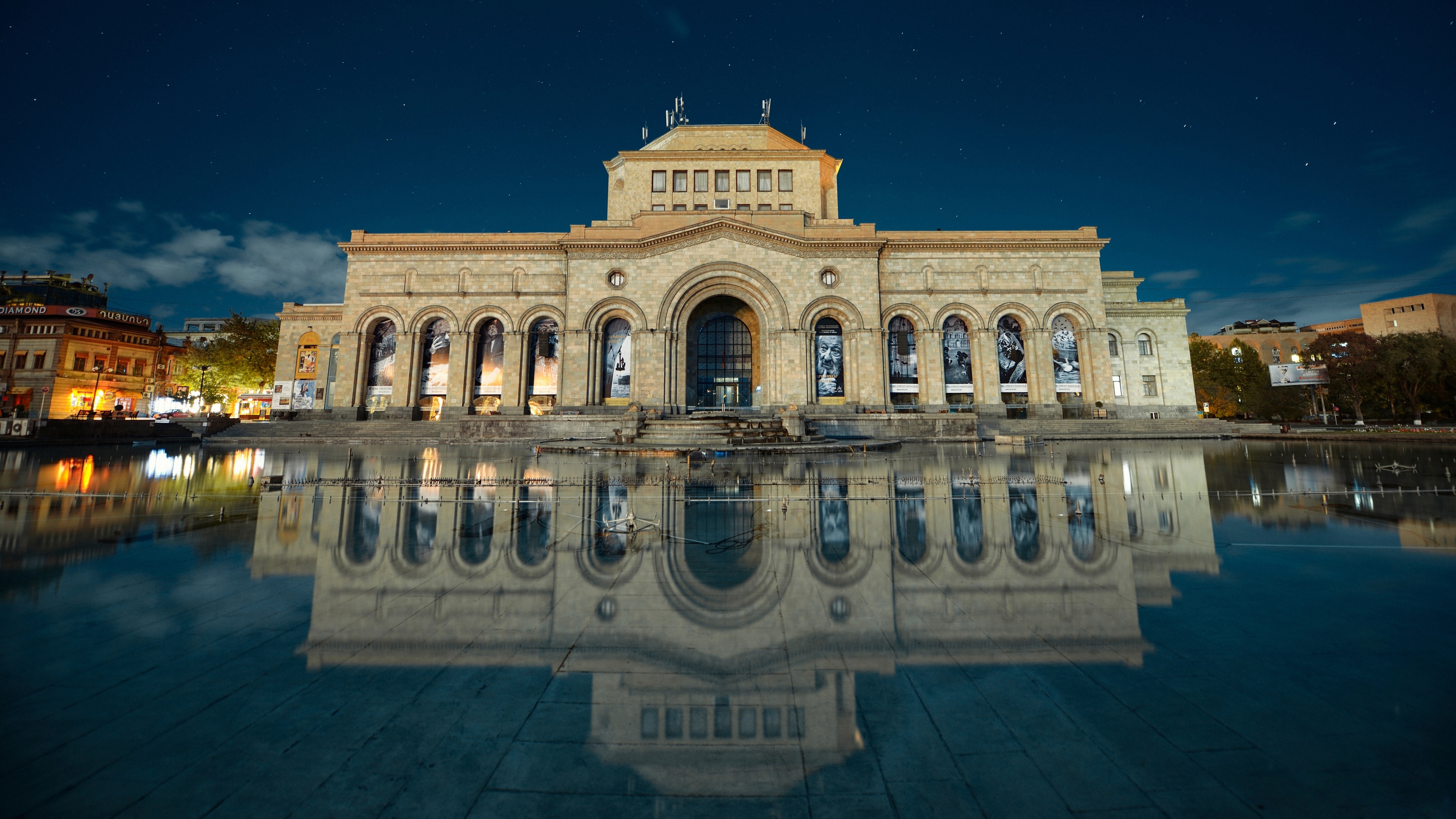 Завантажити шпалери Національна Галерея Вірменії на телефон безкоштовно
