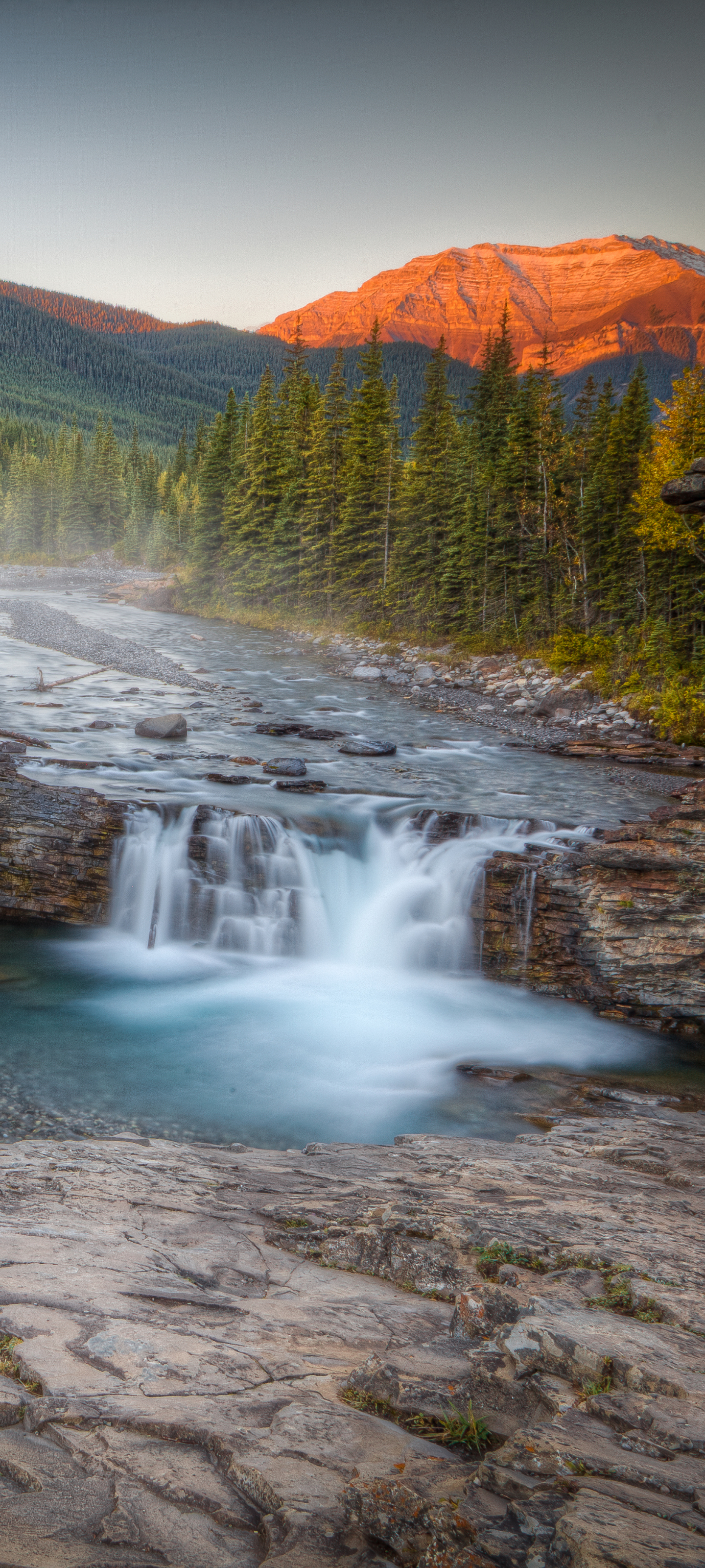 Скачать картинку Река, Водопады, Канада, Водопад, Земля/природа в телефон бесплатно.