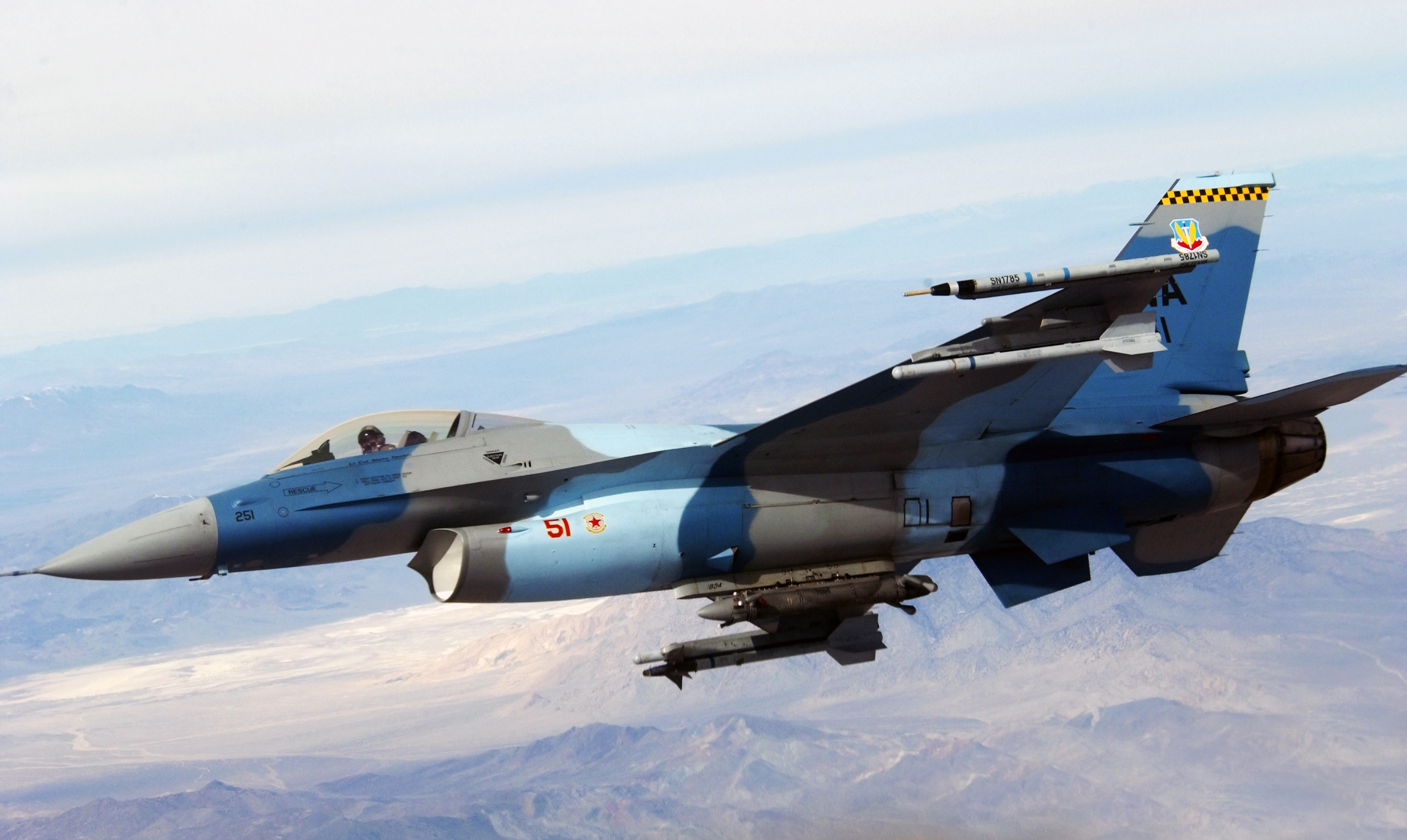 303147 économiseurs d'écran et fonds d'écran General Dynamics F 16 Fighting Falcon sur votre téléphone. Téléchargez  images gratuitement