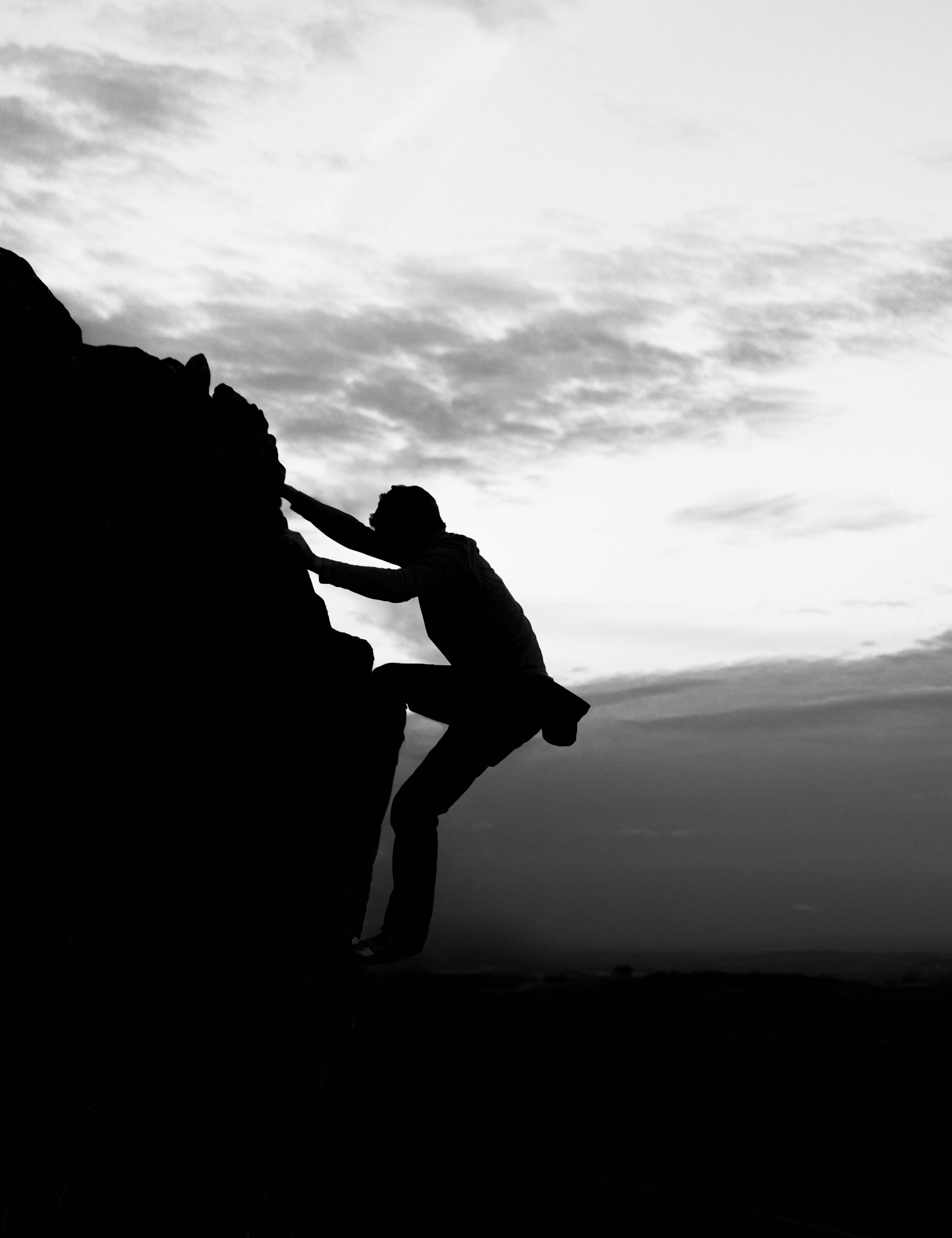 Download mobile wallpaper Rock, Chb, Alpinist, Bw, Rock Climber, Silhouette, Dark for free.