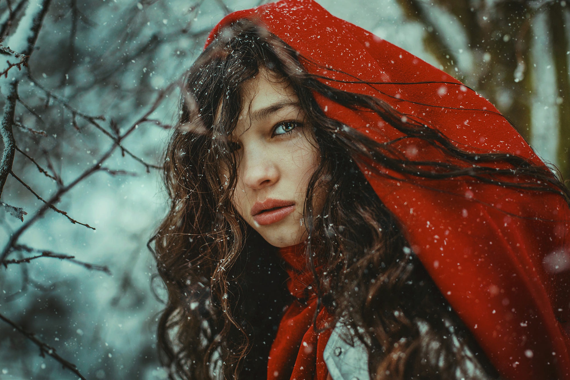 Free download wallpaper Winter, Face, Brunette, Model, Women, Snowfall on your PC desktop