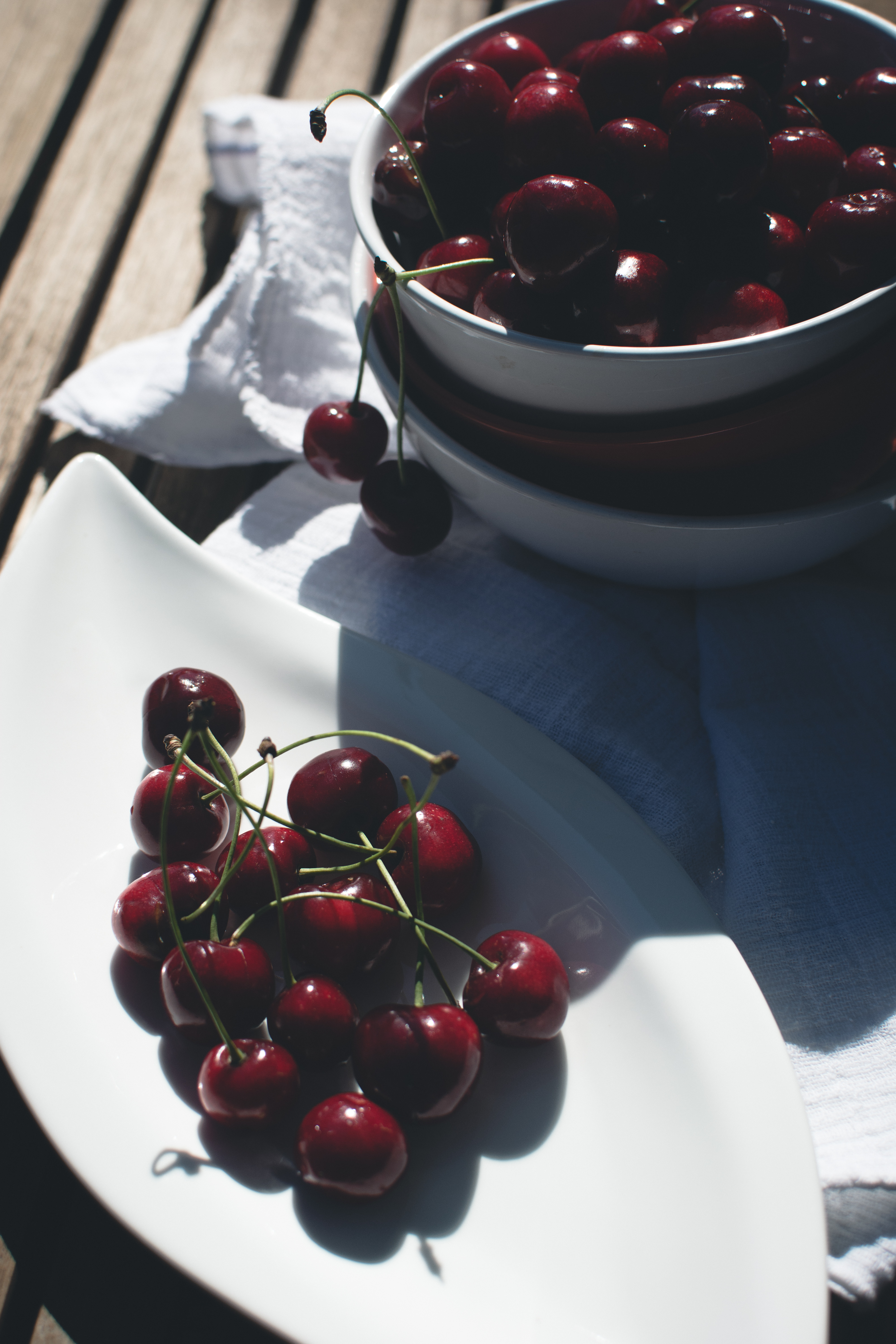 Laden Sie das Kirsche, Berries, Teller, Lebensmittel, Sommer-Bild kostenlos auf Ihren PC-Desktop herunter