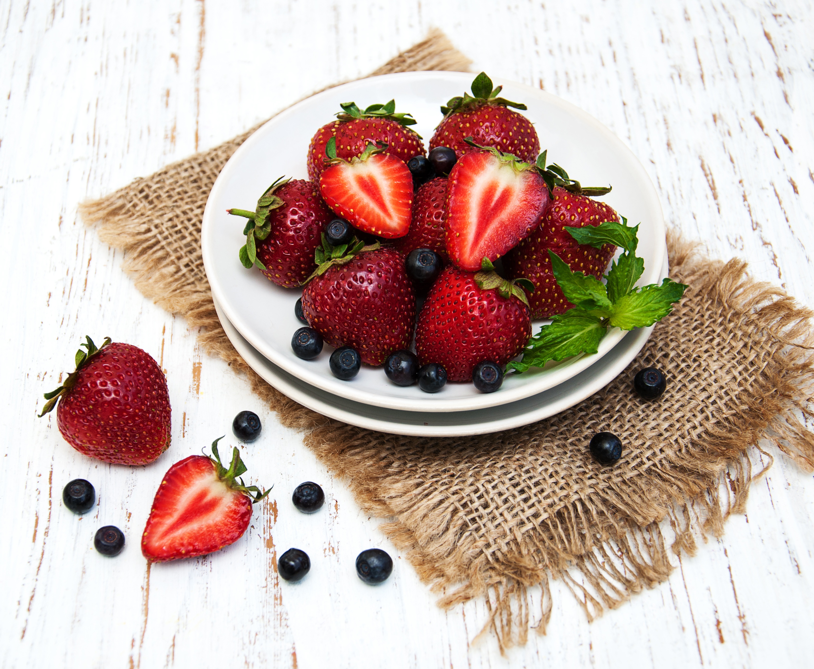 Download mobile wallpaper Fruits, Food, Strawberry, Blueberry, Still Life, Berry, Fruit for free.