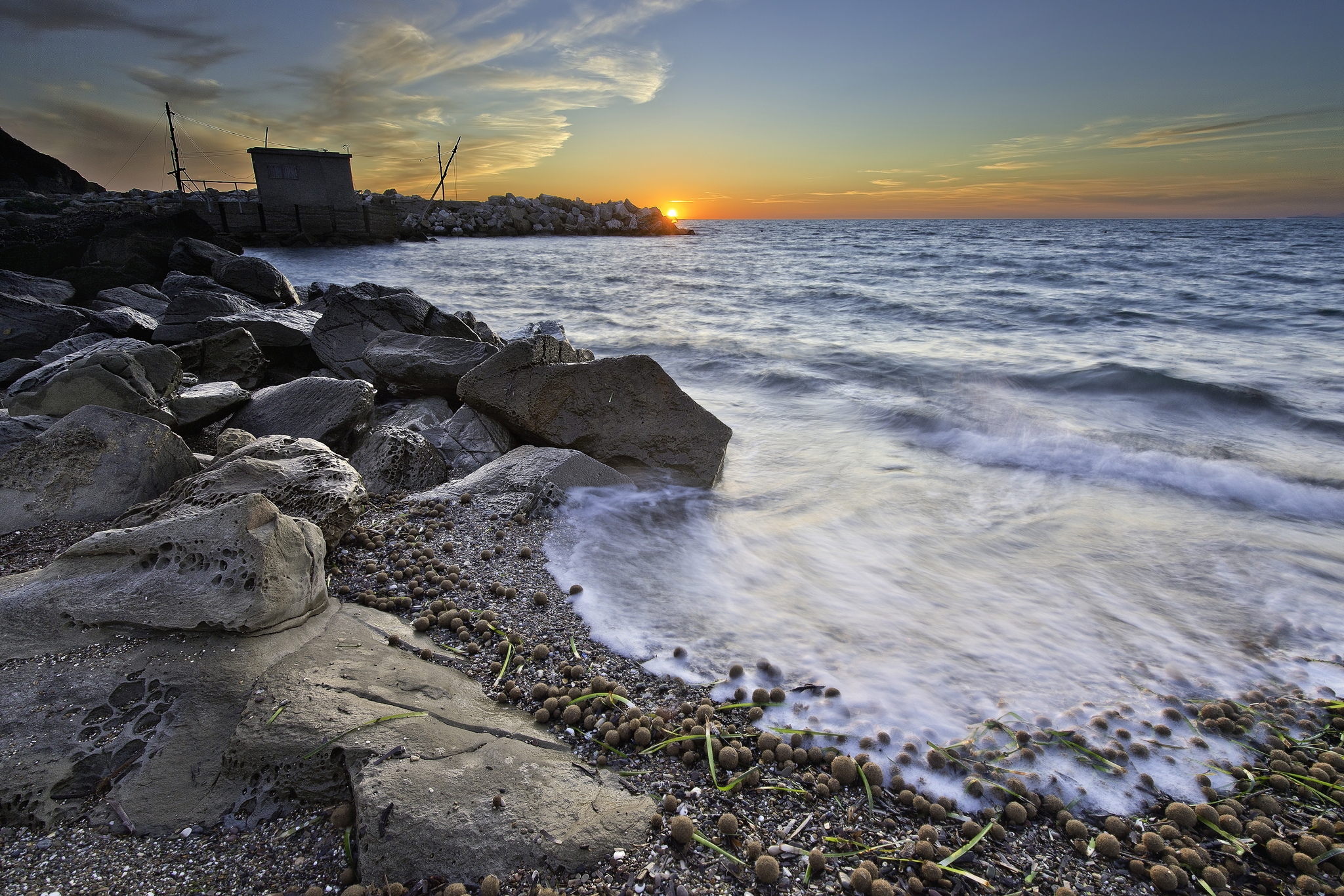 Laden Sie das Natur, Sunset, Stones, Bank, Sea, Ufer-Bild kostenlos auf Ihren PC-Desktop herunter