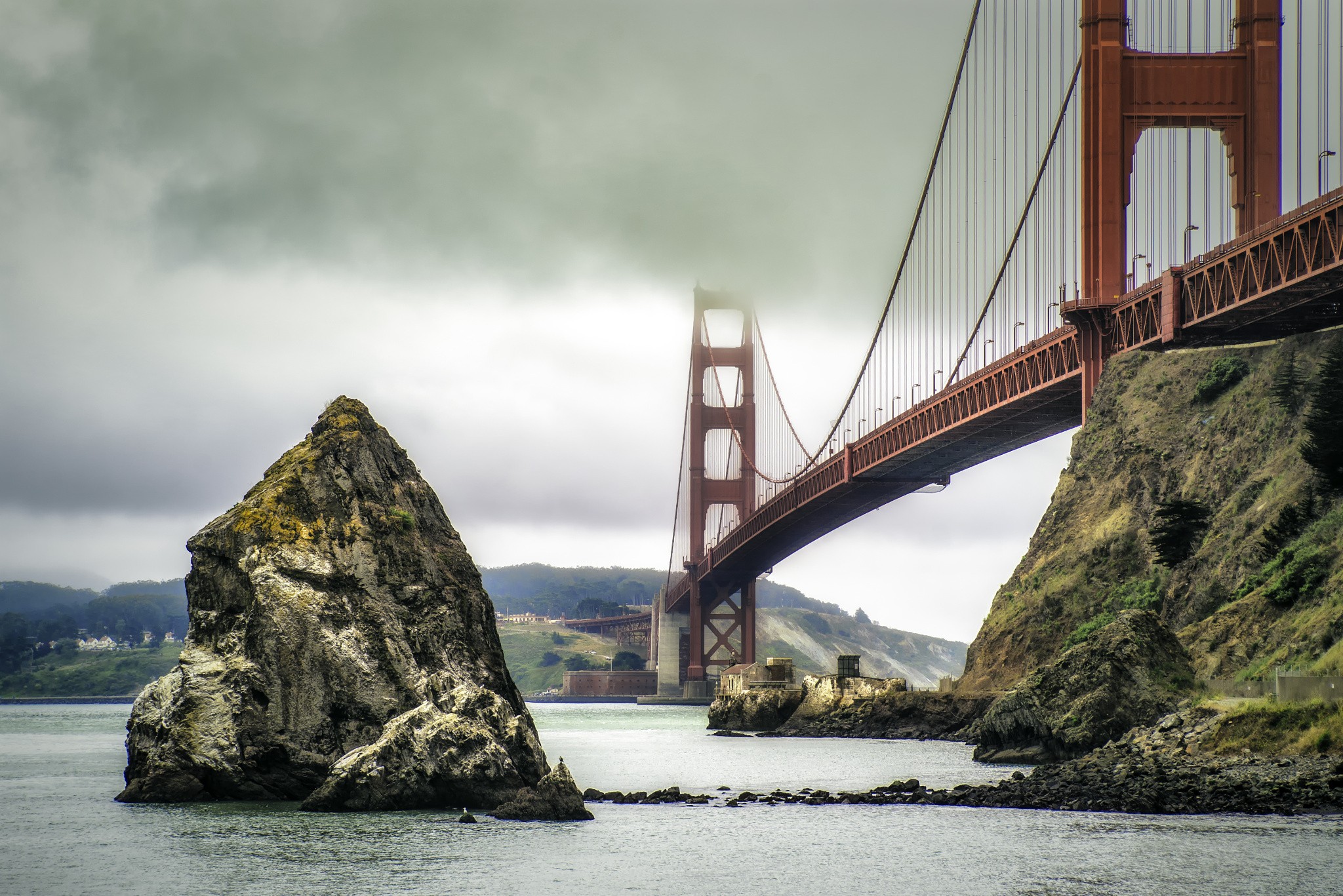 Скачать картинку Золотые Ворота, Калифорния, Мост, Мосты, Сша, Ландшафт, Сделано Человеком, Вода в телефон бесплатно.