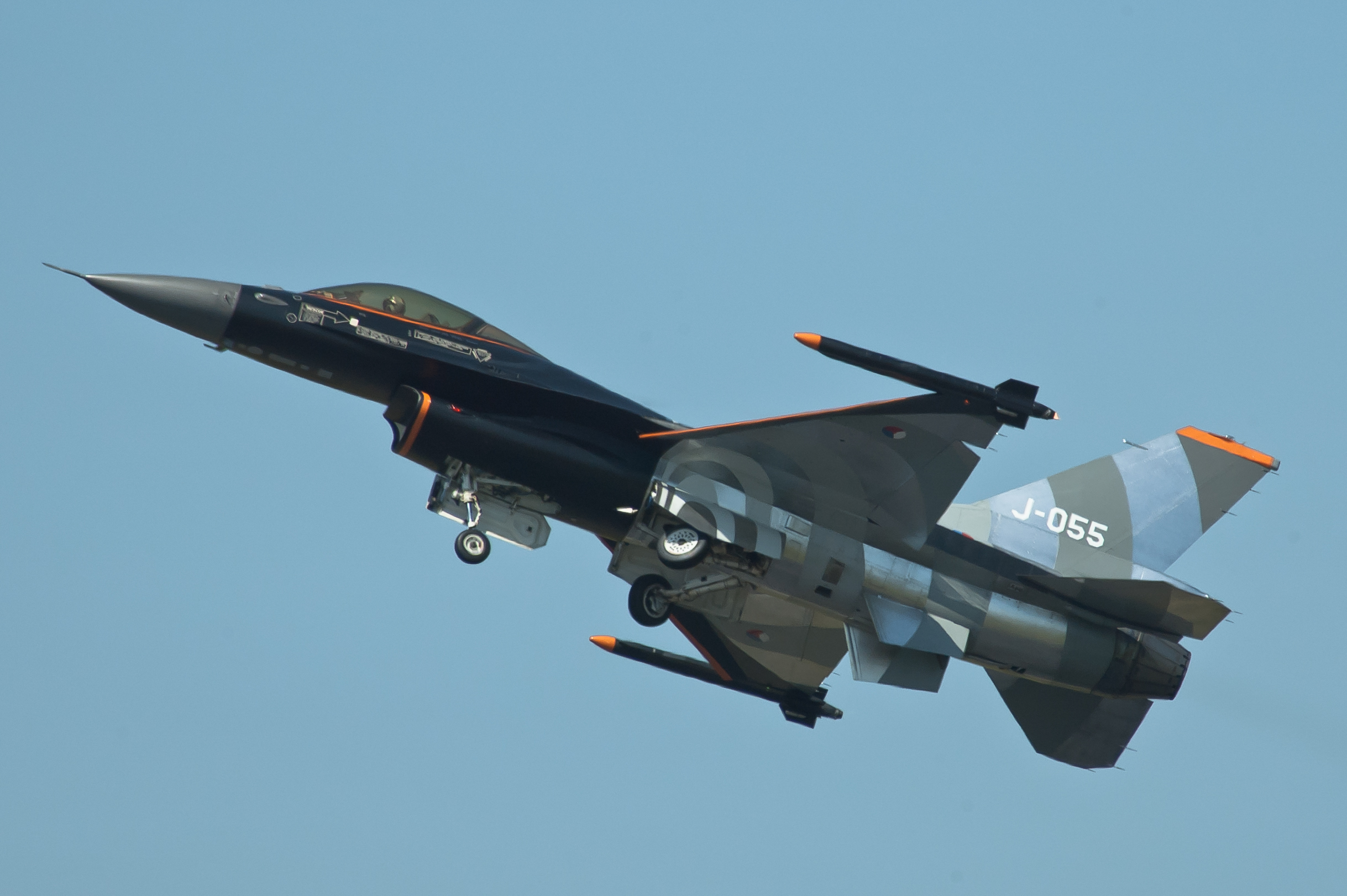 Скачать картинку General Dynamics F 16 Файтинг Фэлкон, Военные, Реактивные Истребители в телефон бесплатно.