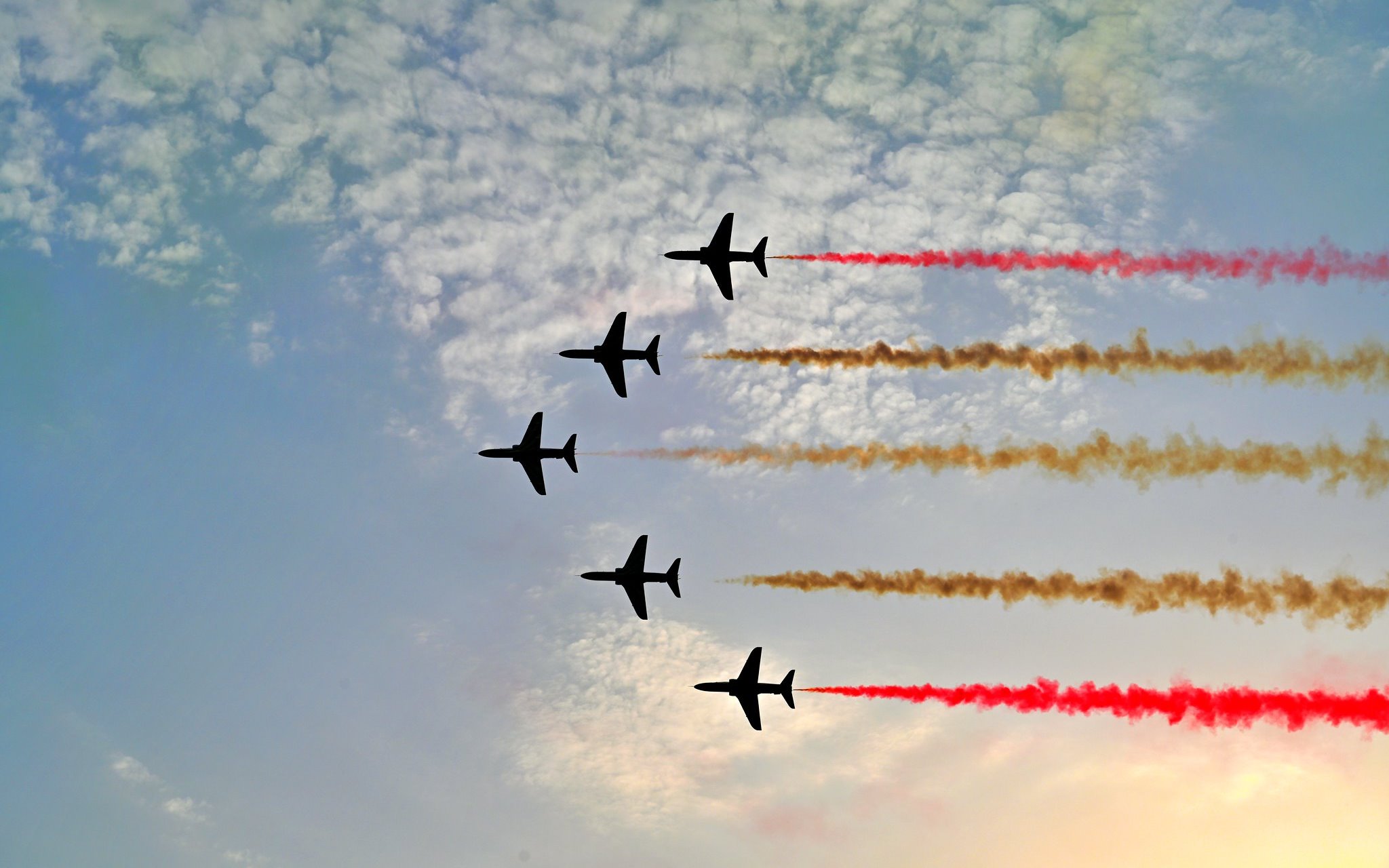 Скачать обои бесплатно Небо, Дым, Военные, Авиасалон, Военный Самолет картинка на рабочий стол ПК